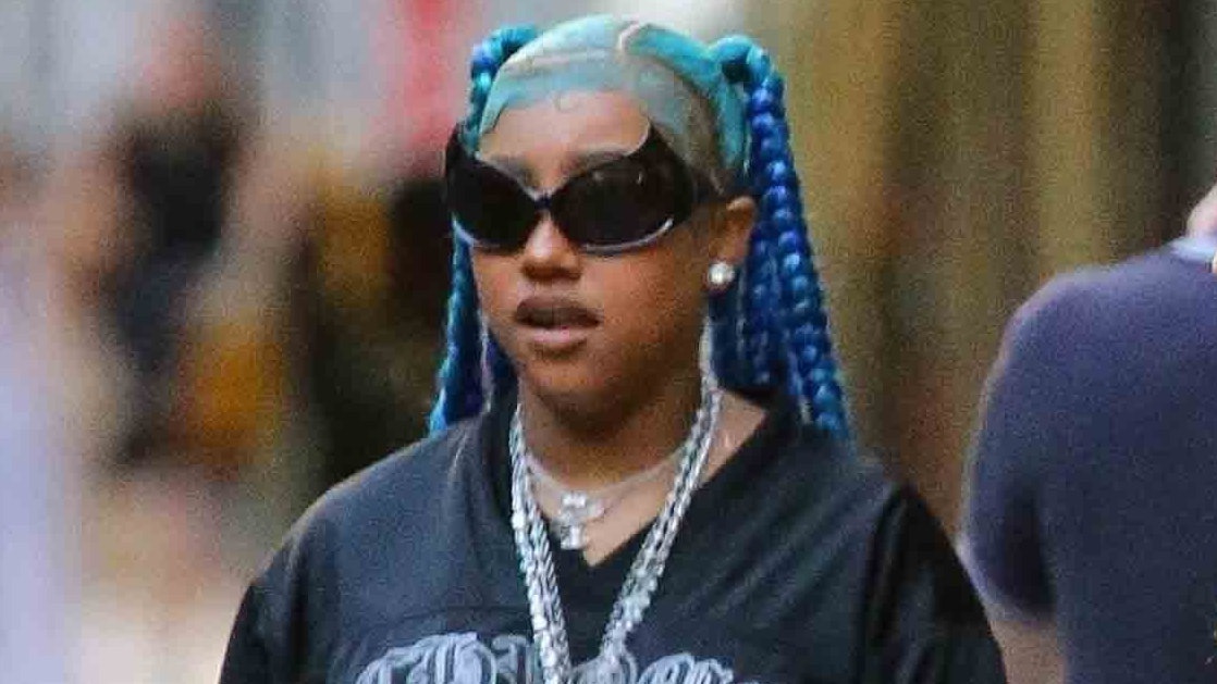 Heute.at - North West mit Finger-Piercing – alle sprechen darüber