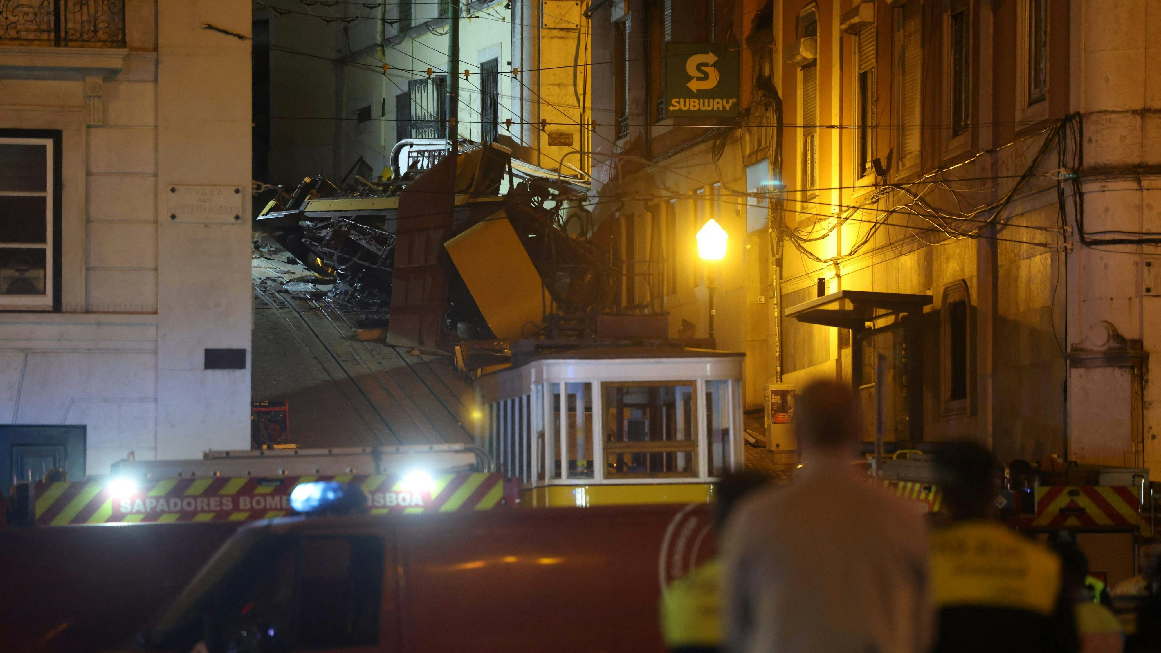Heute.at - Berühmte Standseilbahn entgleist: 15 Tote, 18 Verletzte