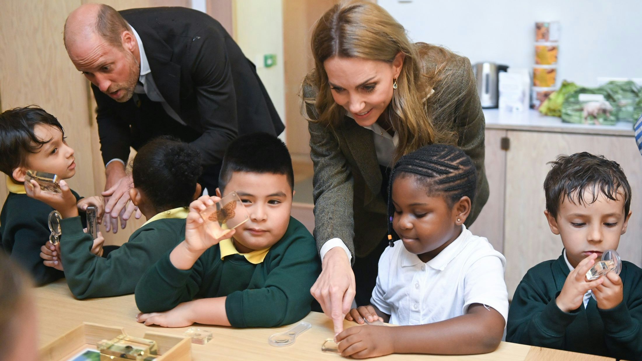 Prinzessin und Prinz von Wales besuchten die neu gestalteten Gärten des Museums und trafen Kinder und Jugendliche, die an Lernprogrammen teilnehmen, in denen sie eine Verbindung zur Natur aufbauen.