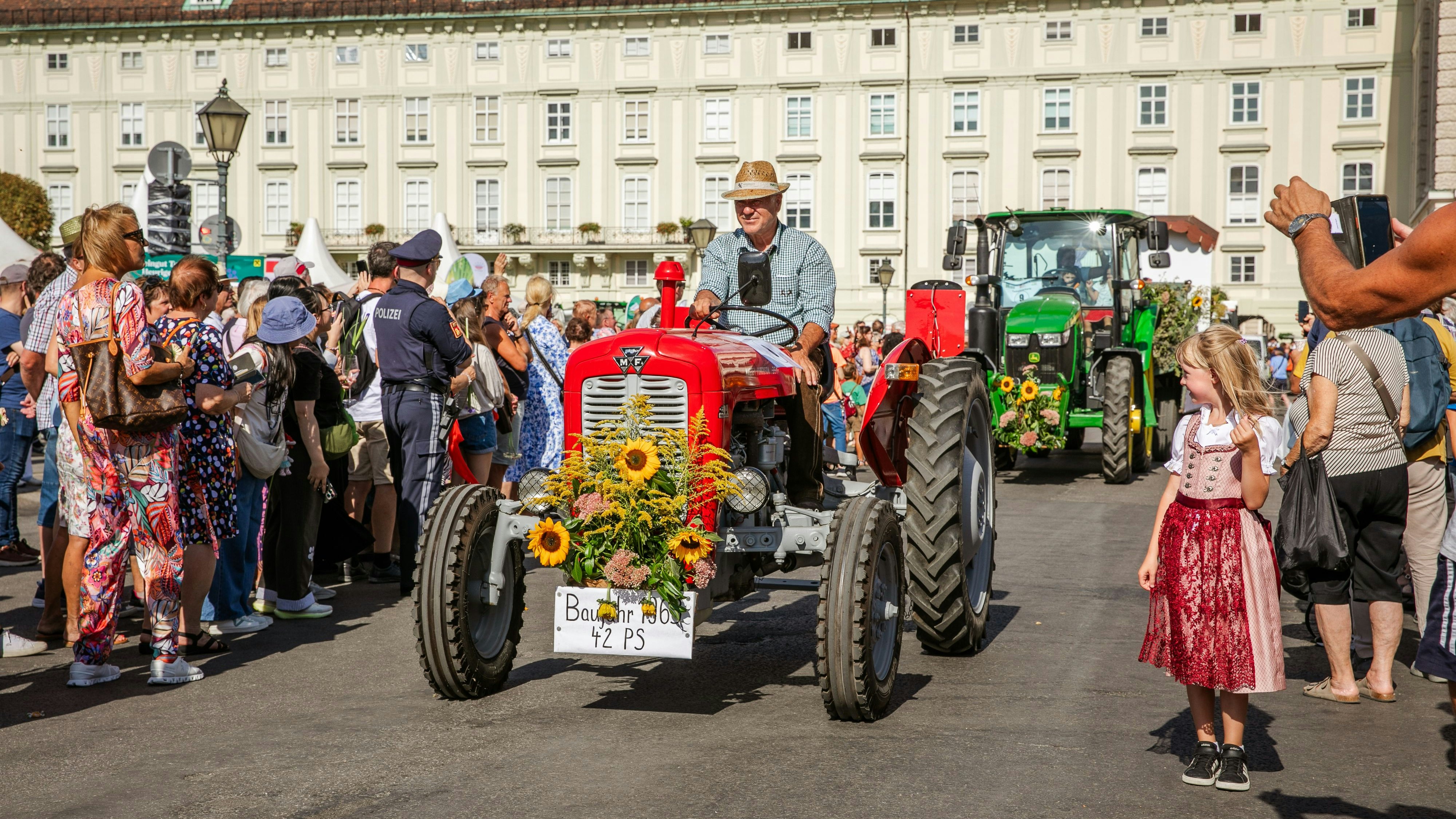 Heute.at - Traktoren & Tracht – Wien feiert großes Erntedankfest