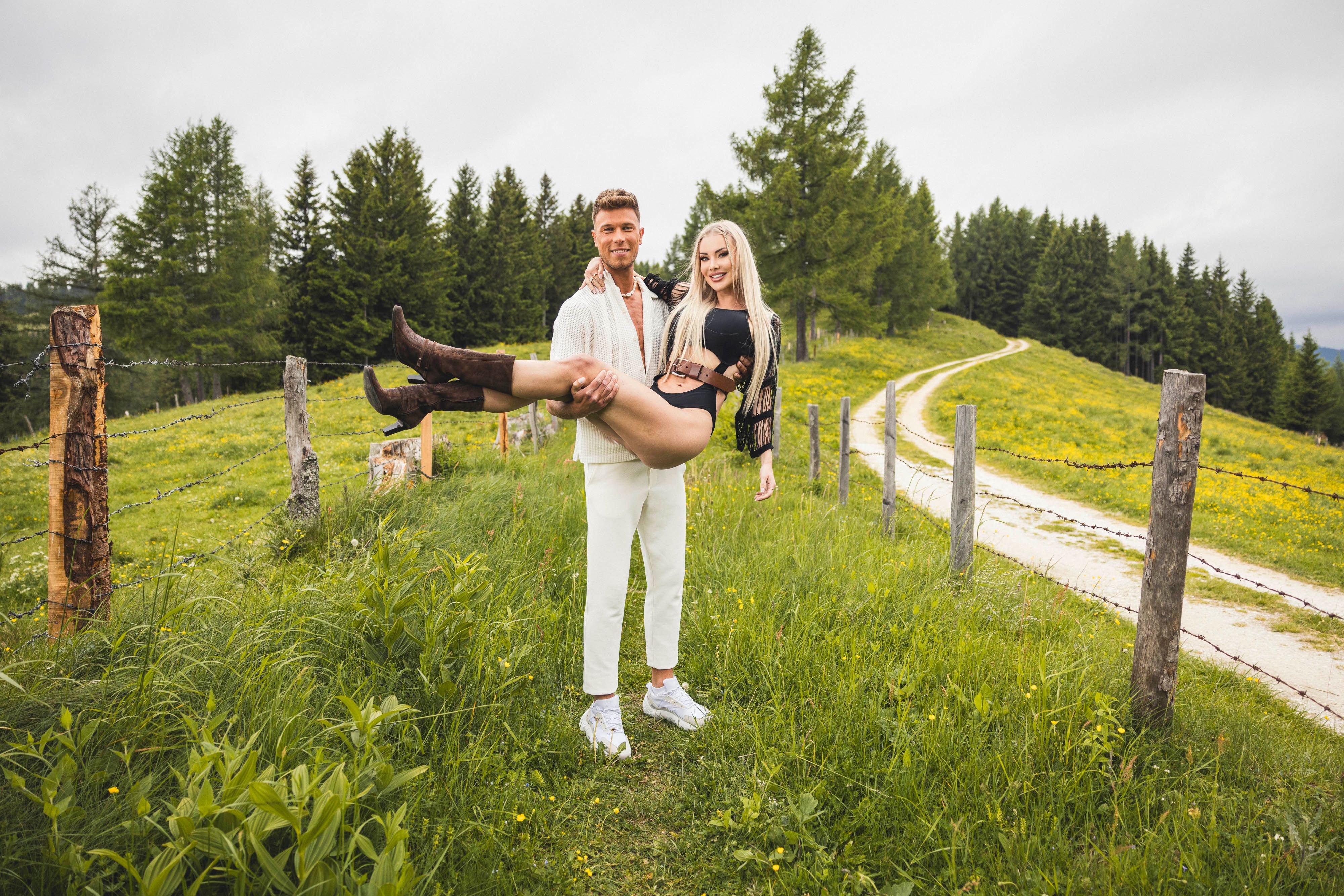 Sabrina Wlk zieht mit Ex-Freund Daniel ins Forsthaus ein.