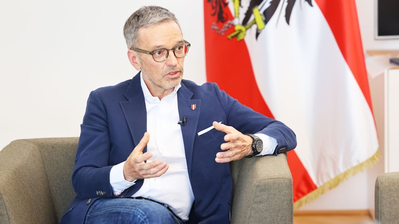 <strong>05.09.2025: Kickl: "Land wurde überrannt – wir schaffen uns ab".</strong> Herbert Kickl im "Heute"-Talk: Die Regierung habe "die eigene Bevölkerung im Stich gelassen", kritisiert er. <a data-li-document-ref="120128833" href="https://www.heute.at/s/kickl-land-wurde-ueberrannt-wir-schaffen-uns-ab-120128833">Der FPÖ-Chef will weiter Kanzler werden &gt;&gt;&gt;</a><a data-li-document-ref="120128338" href="https://www.heute.at/s/supermarkt-pleite-alle-mitarbeiter-verlieren-ihre-jobs-120128338"></a>