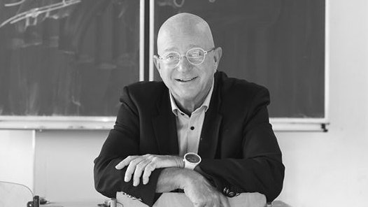 Niki Glattauer ist am Donnerstag, 4. September 2025 verstorben. Er hatte sich für einen selbstbestimmten Tod in Wien entschieden.