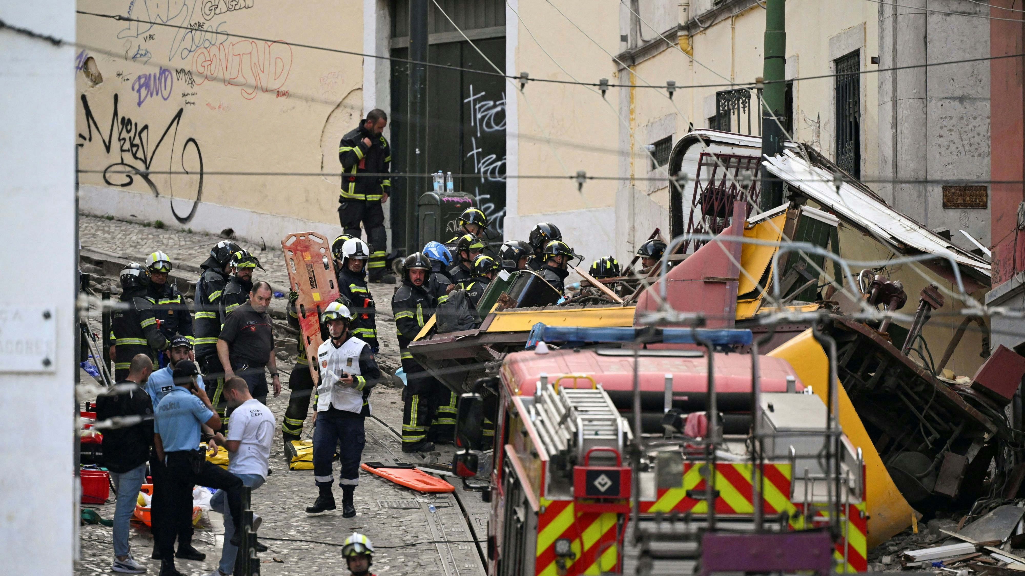 Heute.at - Standseilbahn krachte mit brutaler Wucht ins Gebäude