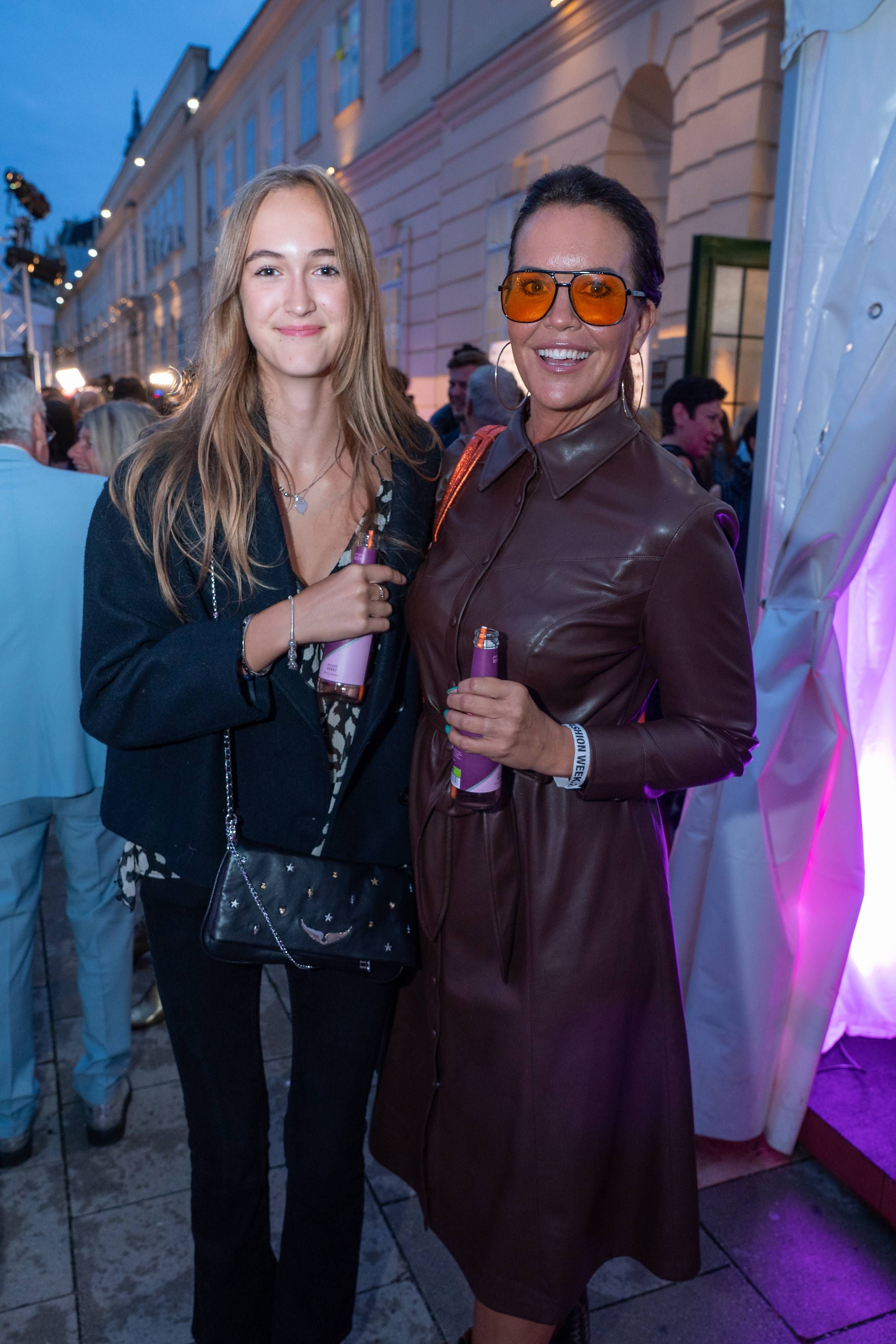Martina Reuter und ihre Tochter Rosalie Reuter letztes Jahr bei der Vienna Fashion Week.