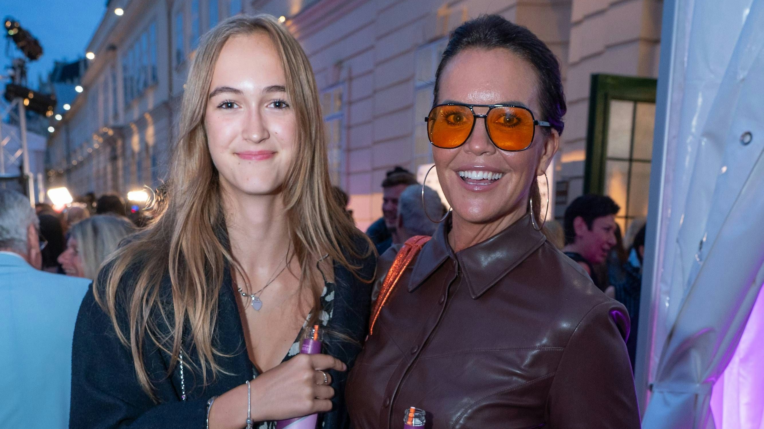 Heute.at - Familiendebüt am Catwalk! Reuter-Tochter startet durch