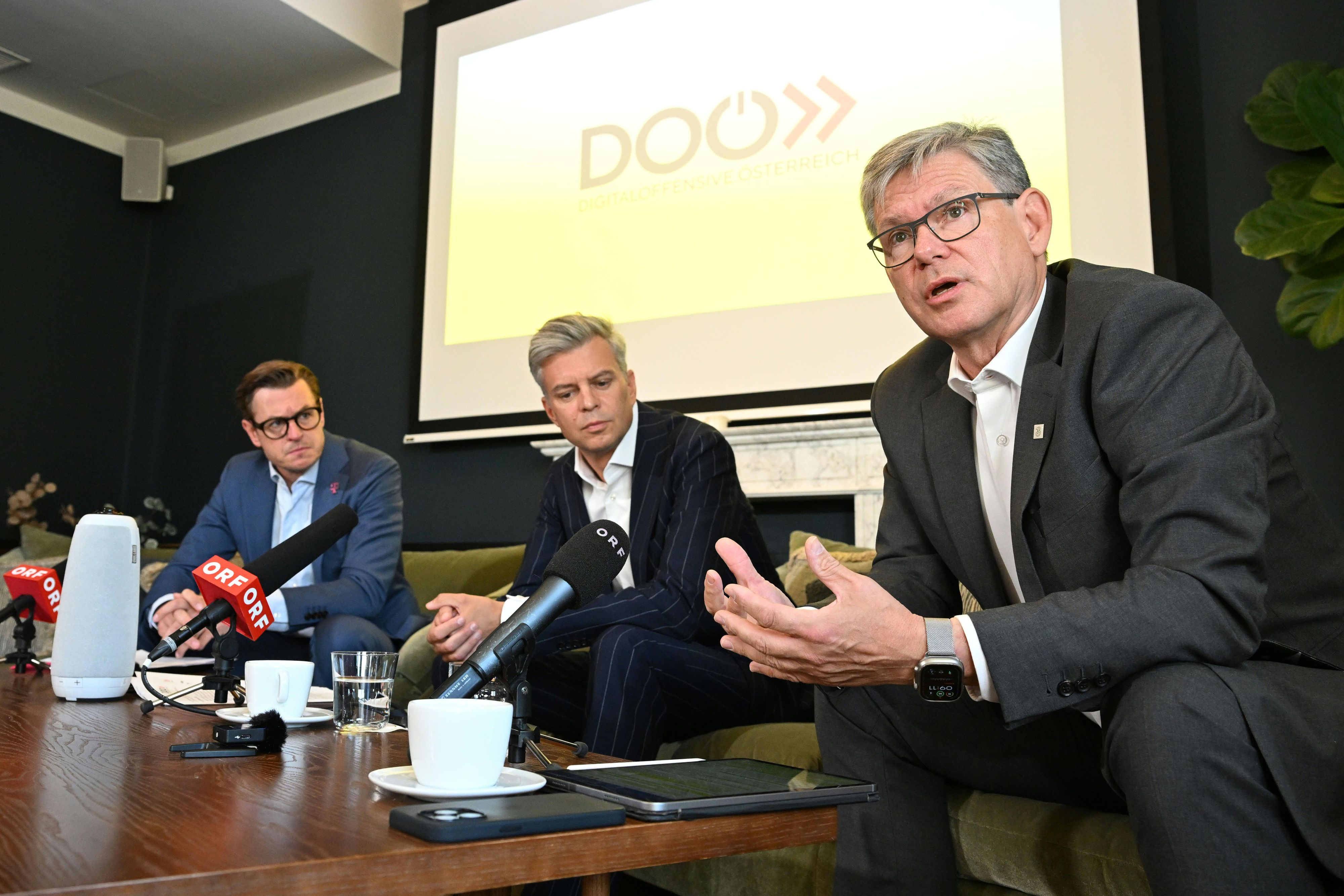 Magenta-CEO Thomas Kicker, A1 Group Deputy CEO Thomas Arnoldner und Drei-Chef Rudolf Schrefl (v.l.)