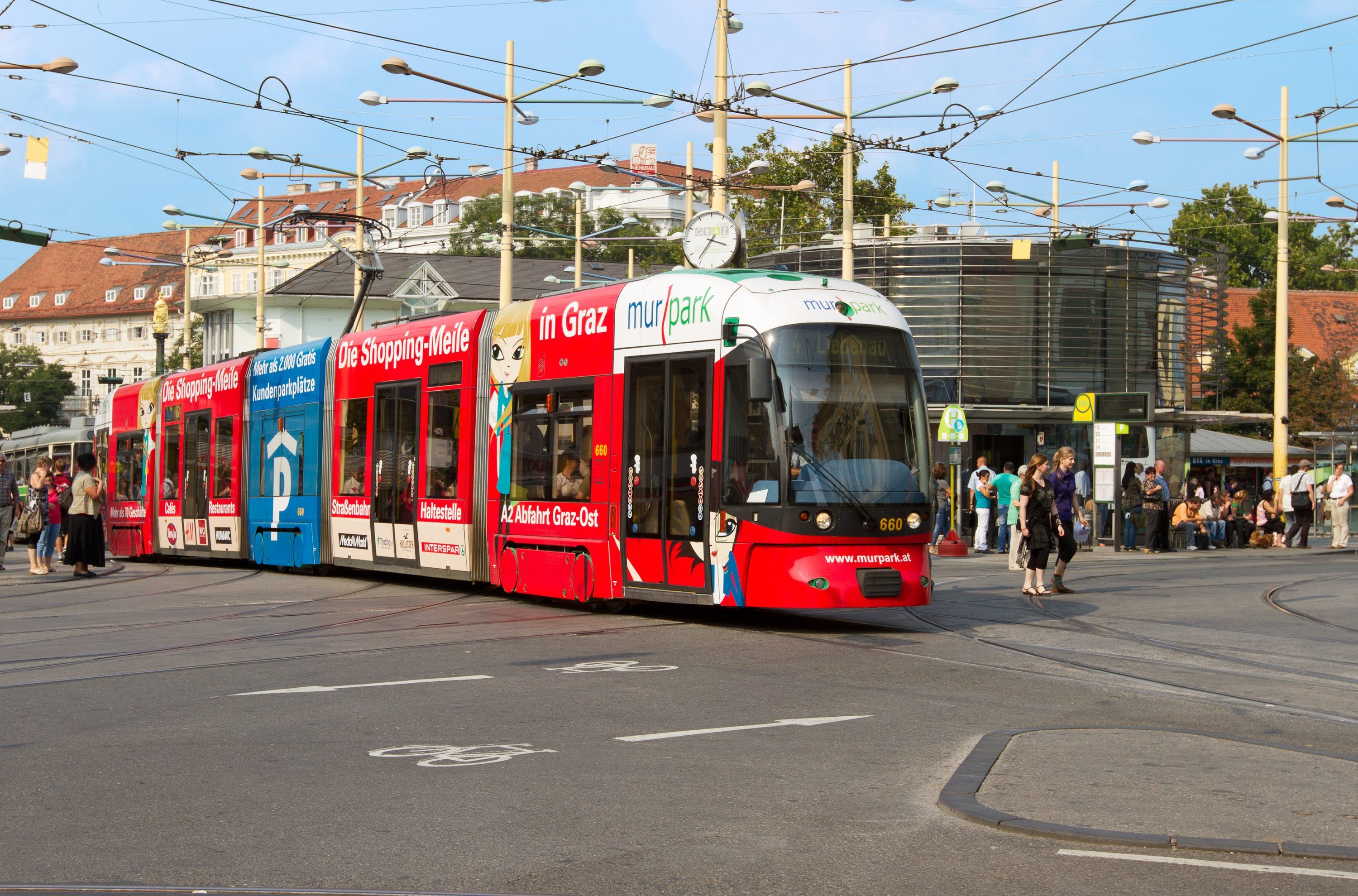 Der Straßenbahn-Verkehr musste wegen des Notfalls gestoppt werden.