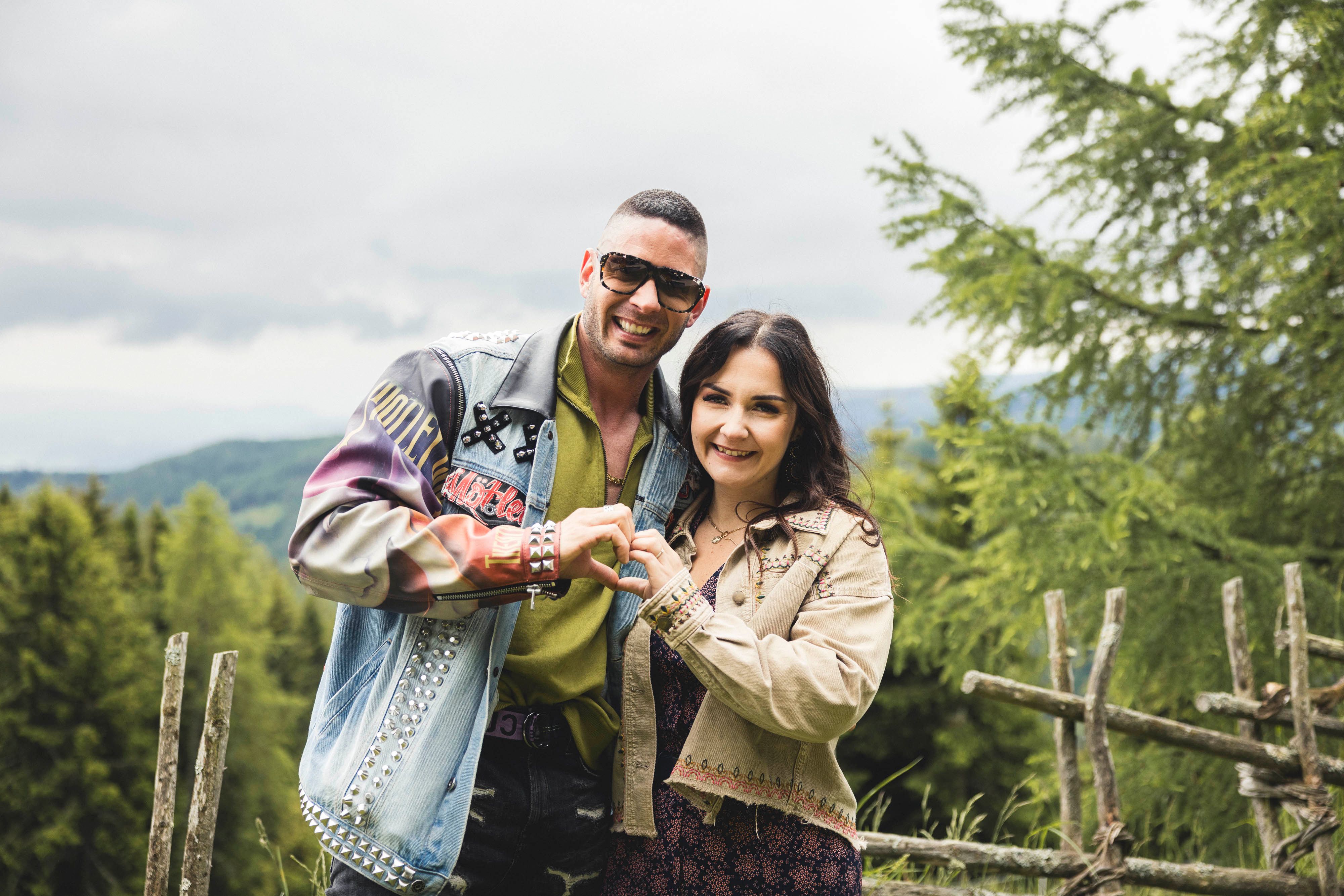 Aufreger Lukas und seine Verlobte Sandra ziehen ins Forsthaus ein. 