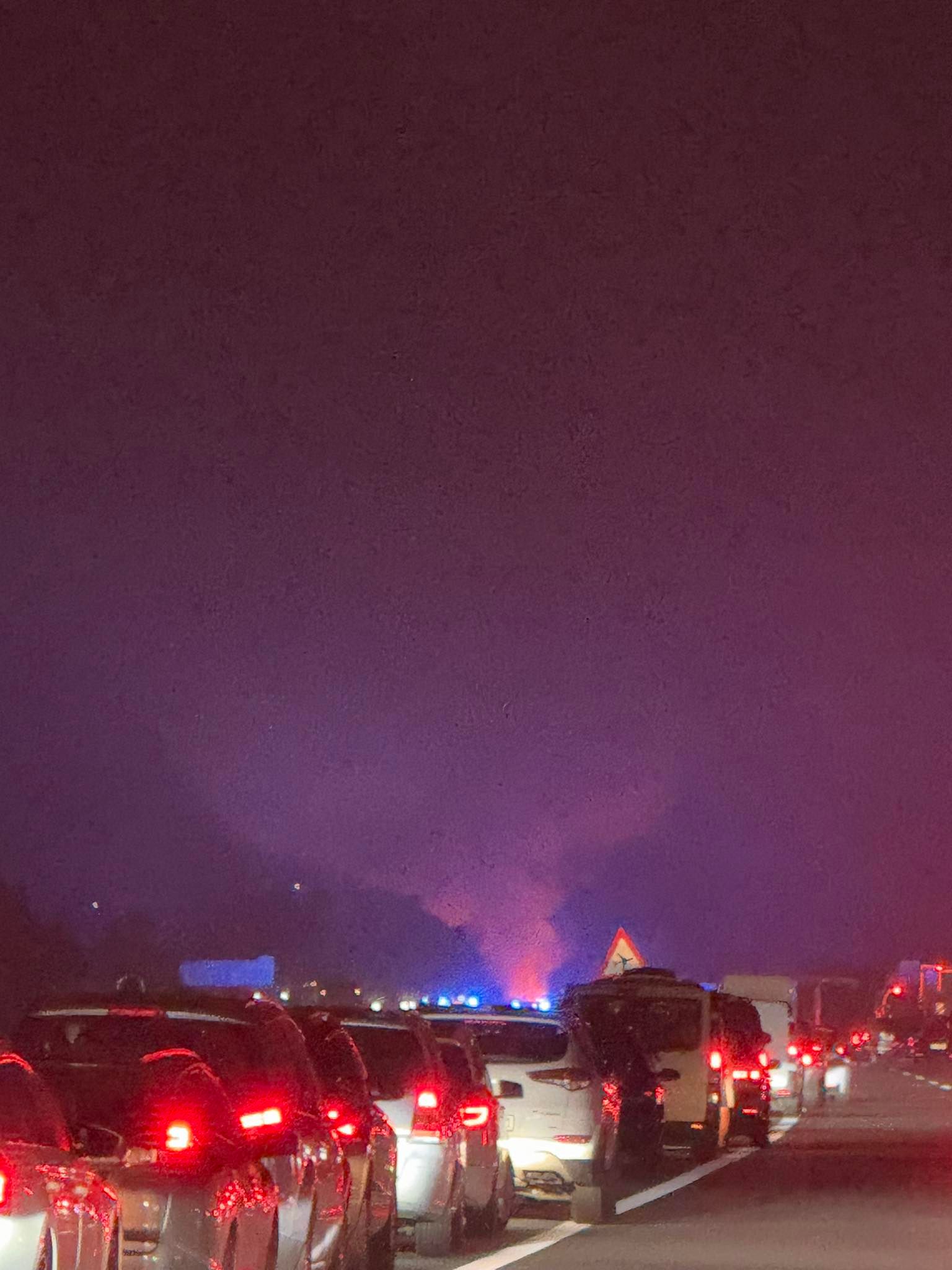 Um 4.10 Uhr stand der Verkehr komplett still. Die Autobahn musste gesperrt werden.