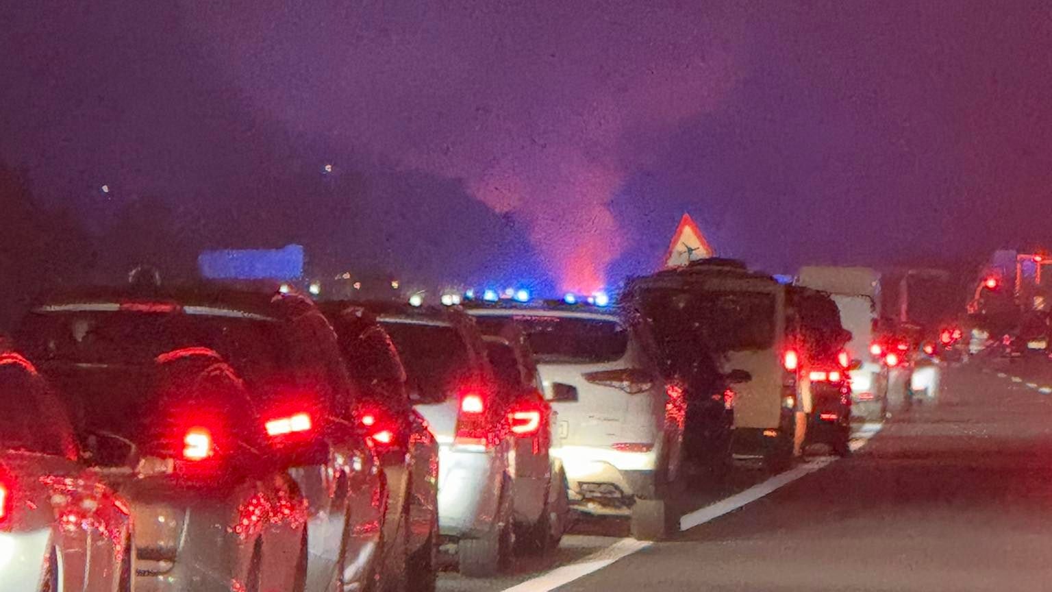 Um 4.10 Uhr stand der Verkehr komplett still. Die Autobahn musste gesperrt werden.