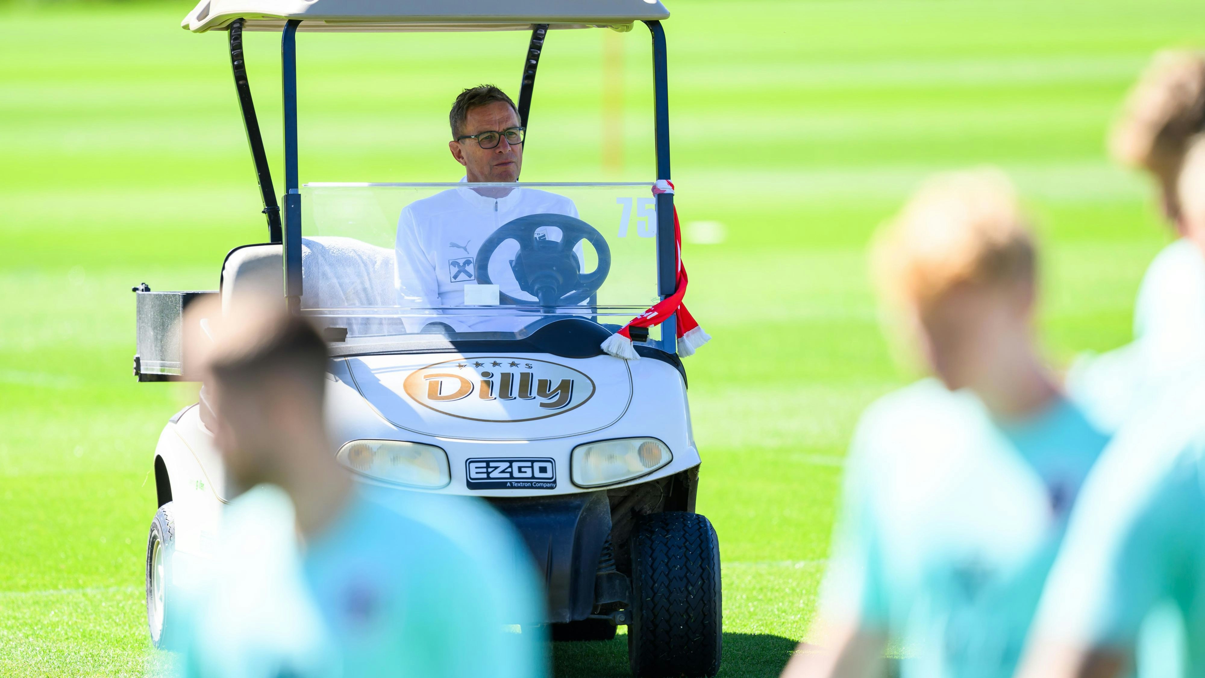 Im Lehrgang war Rangnick im Golfwagen in Windischgarsten unterwegs.