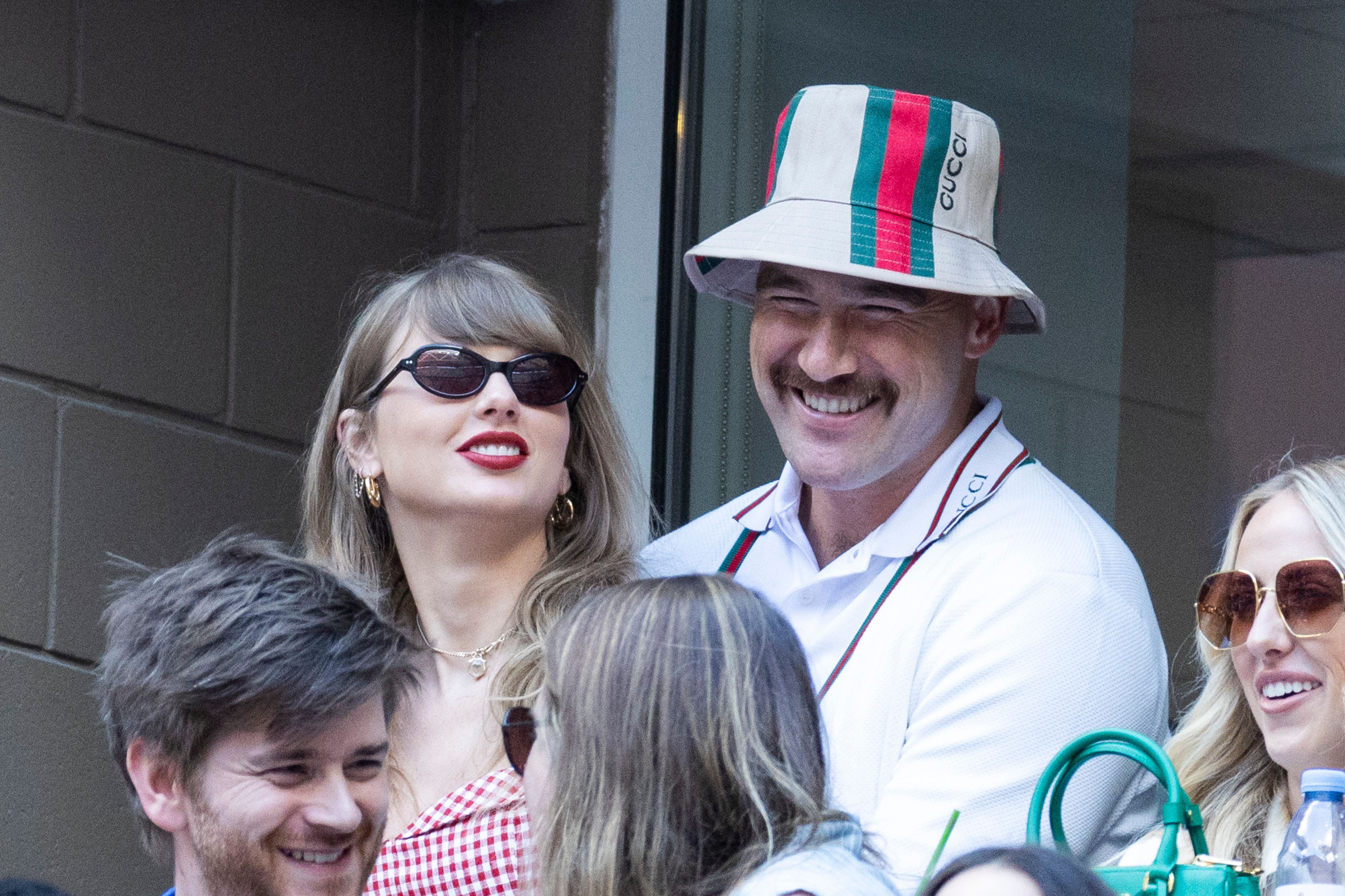 Taylor Swift und Travis Kelce könnten sich schon nächsten Sommer das Jawort geben.