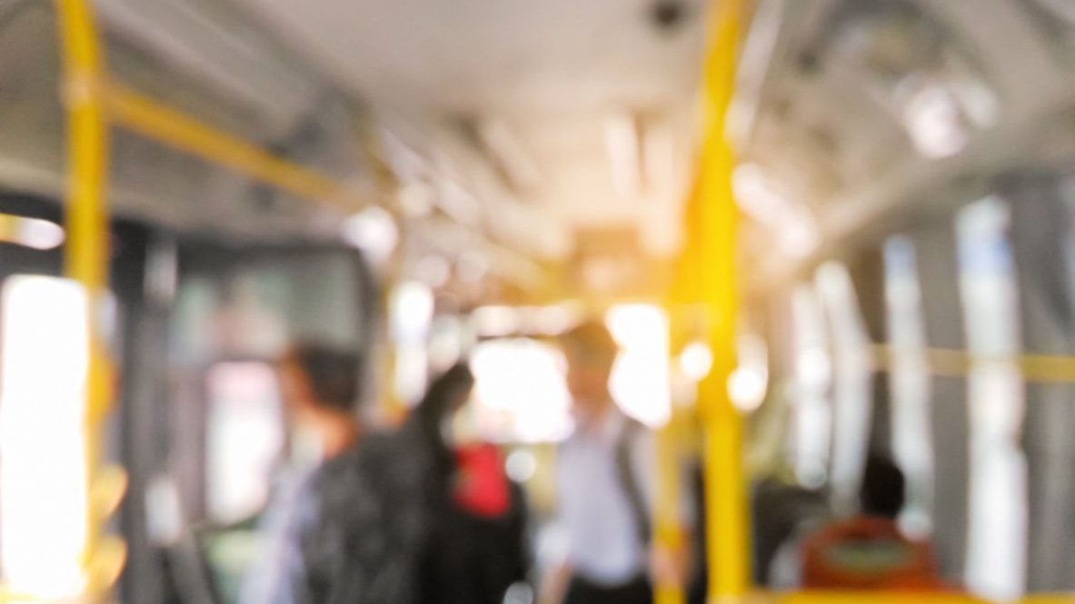 Heute.at - Mann entblößt sich im Bus, onaniert neben Frau (34)