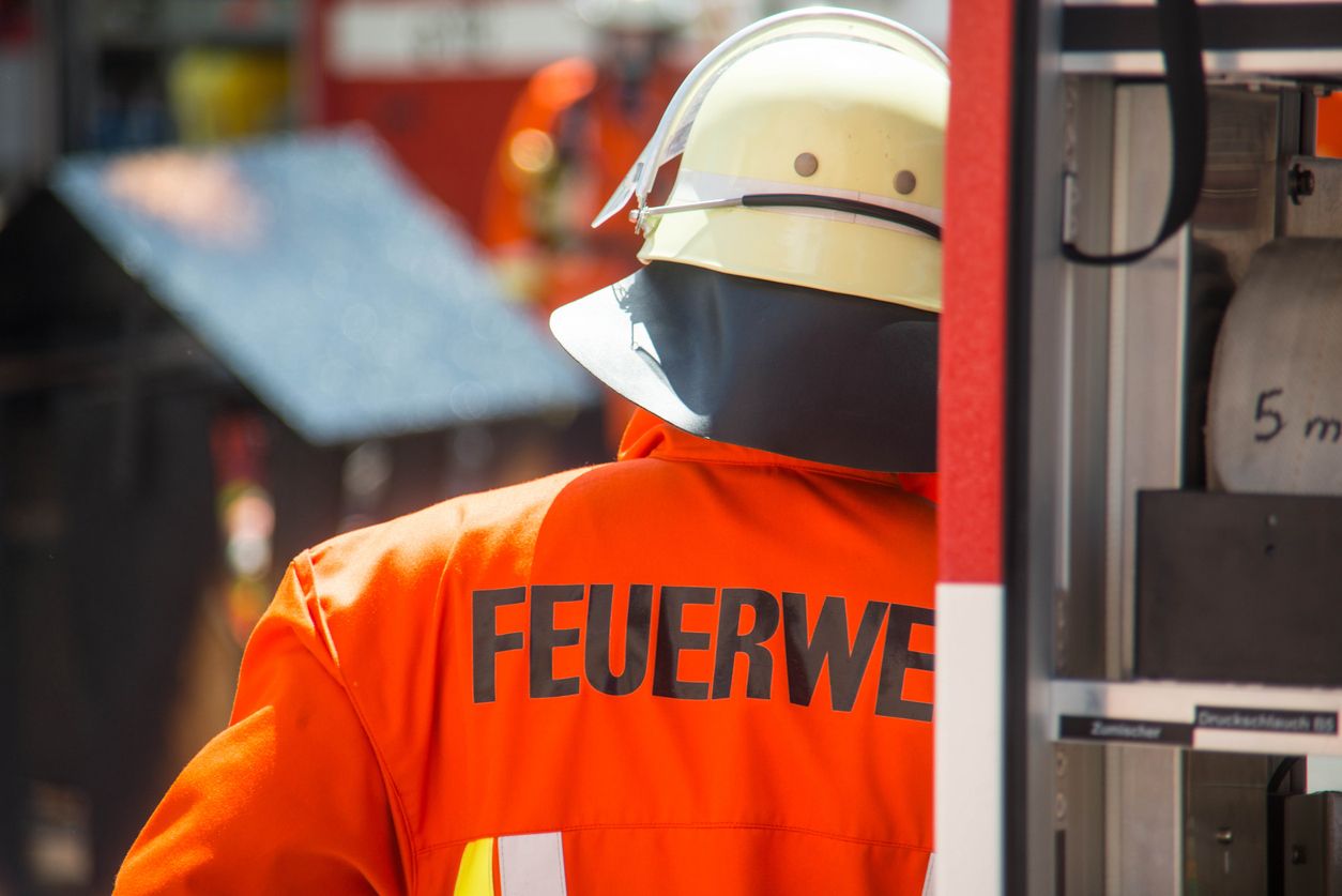 Die Rettungskräfte stehen im Großeinsatz. (Symbolbild)