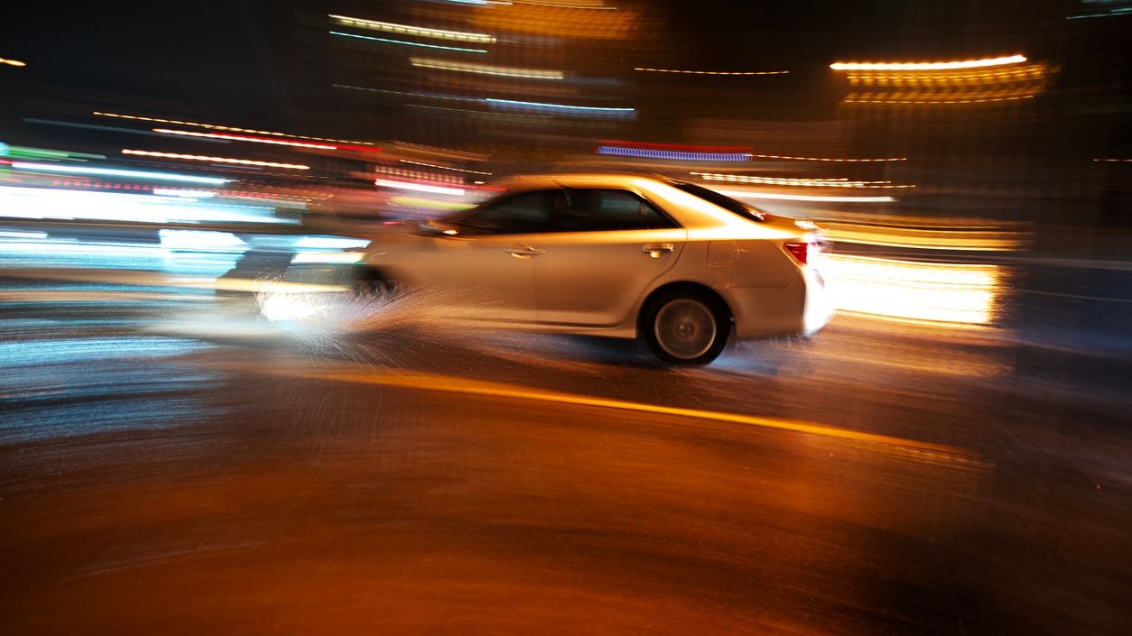 Heute.at - Raser flüchtet vor Polizei – Unfall und Fahrerflucht