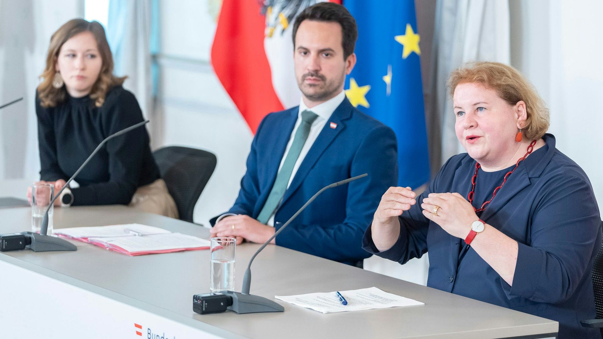 Heute.at - Kopftuch, Sozialhilfe: In Regierung beginnt Feilschen