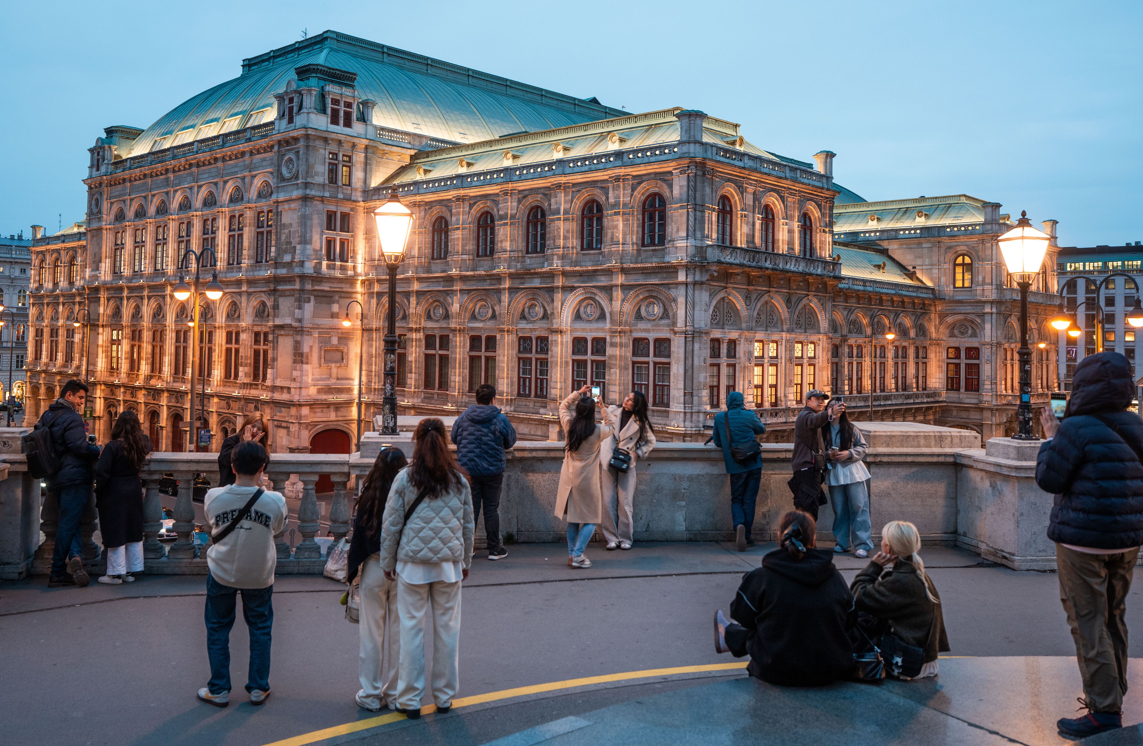Zum Saisonauftakt lädt die Staatsoper in den Burggarten zum 