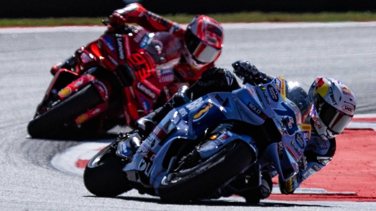 Heute.at - Serie reißt! Kleiner Bruder ärgert Dominator Marquez