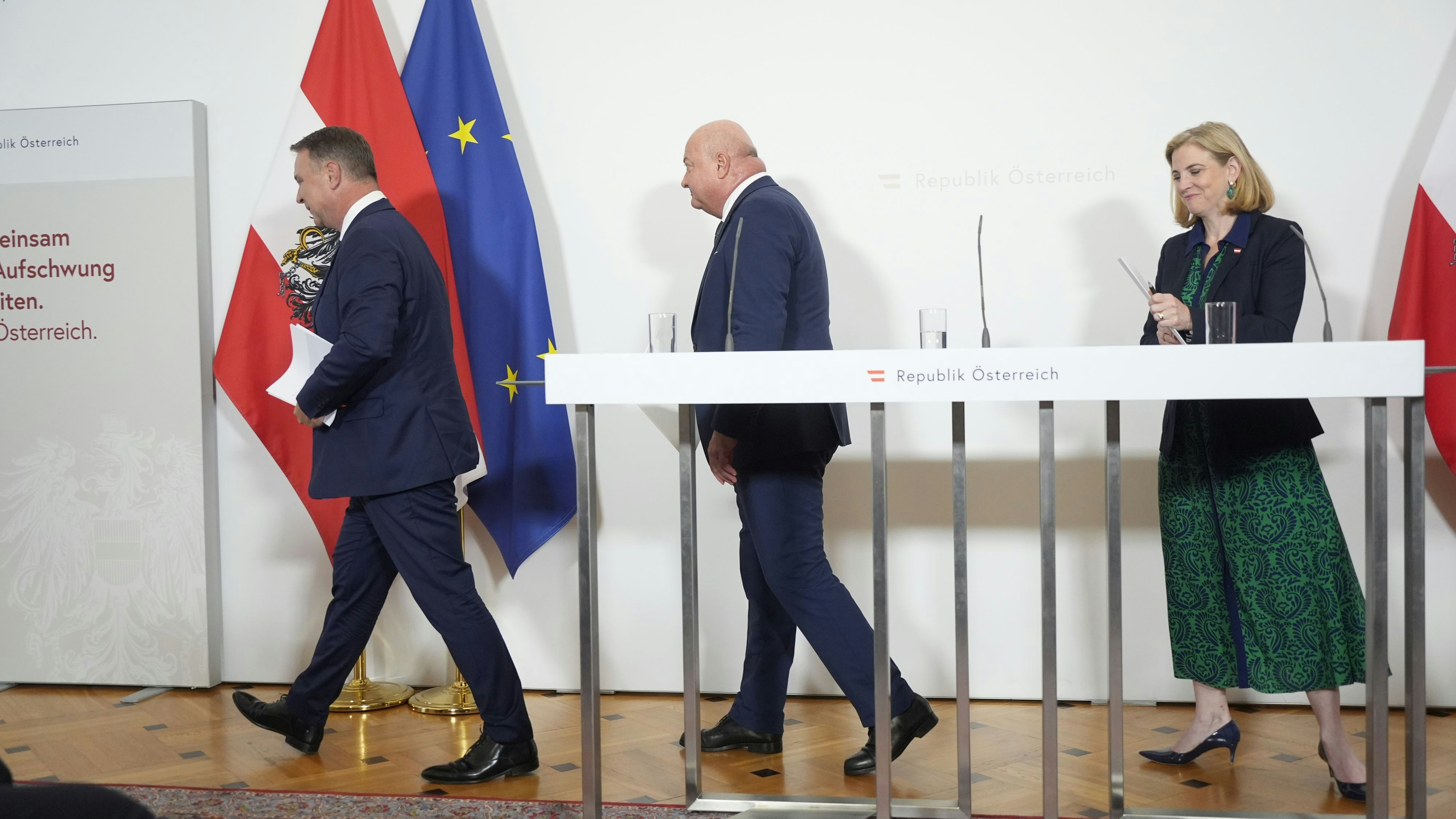 Heute.at - Nach 192 Tagen! Jeder Zweite mit Regierung unzufrieden