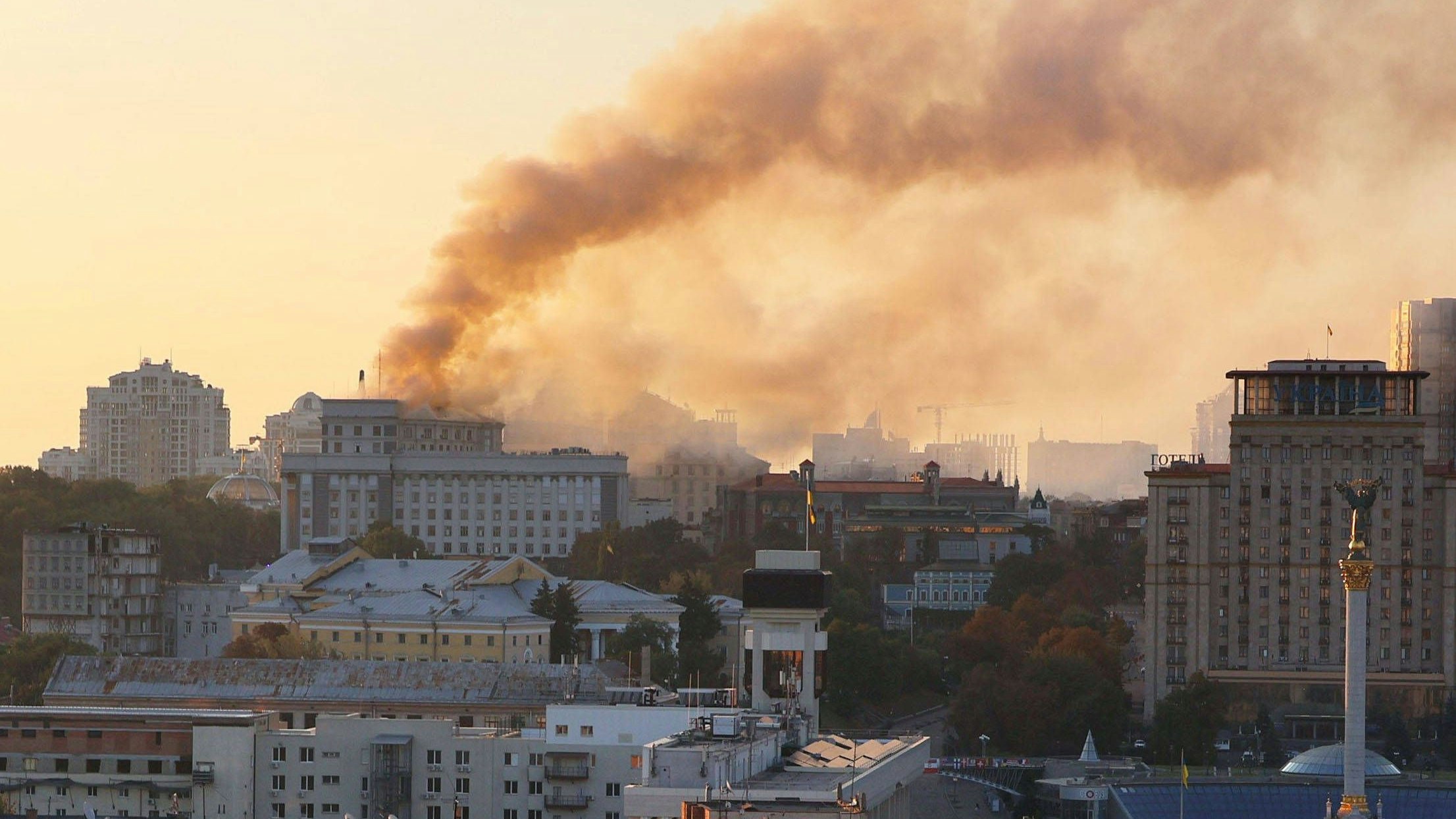 Heute.at - Putins Armee zerbombt Regierungsgebäude in Kyjiw