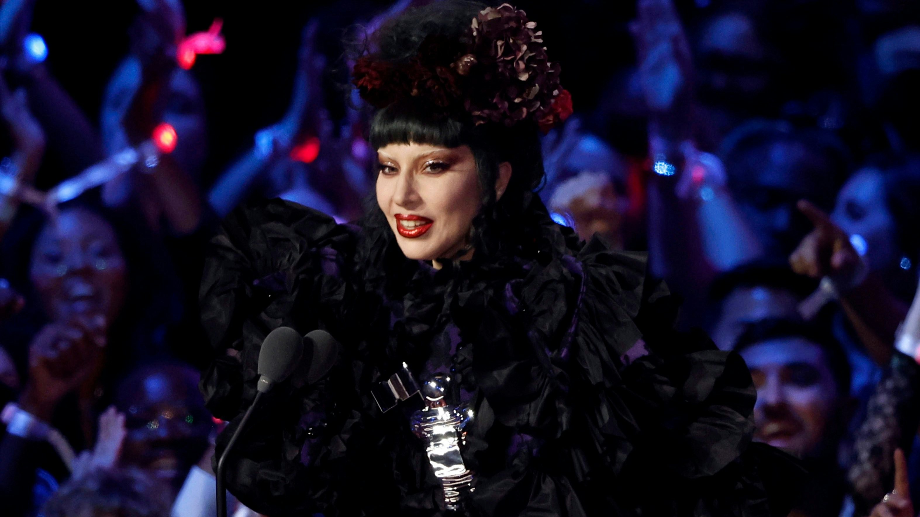 Heute.at - Lady Gaga holt sich Preis und geht gleich wieder