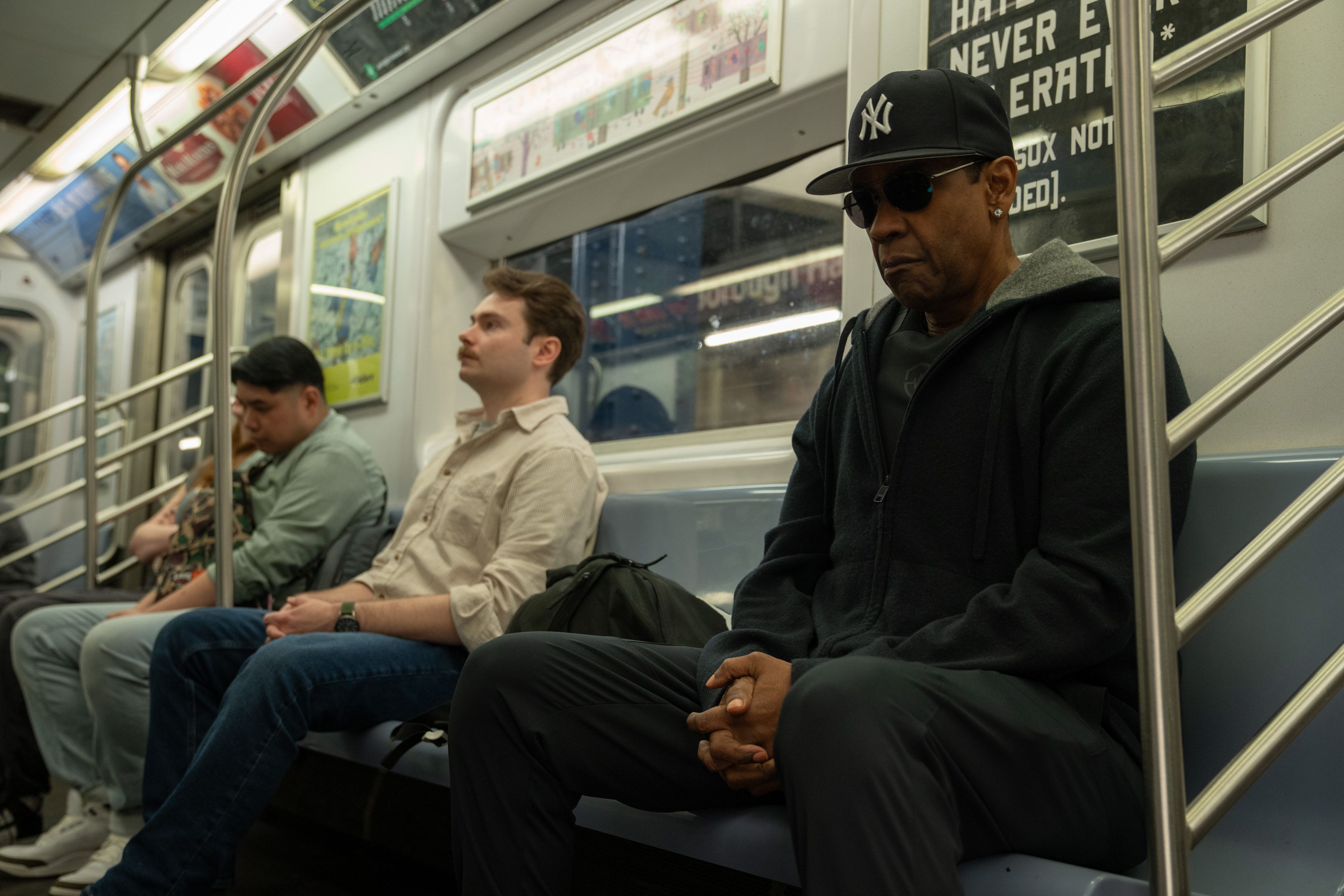 Mit 17,5 Millionen Dollar im Rucksack in der New Yorker U-Bahn: David King (Denzel Washington) will das Leben des Sohnes seines Chauffeurs retten