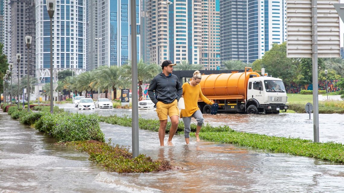 Heute.at - Extremwetter – Dubai kämpft gegen Hochwasser