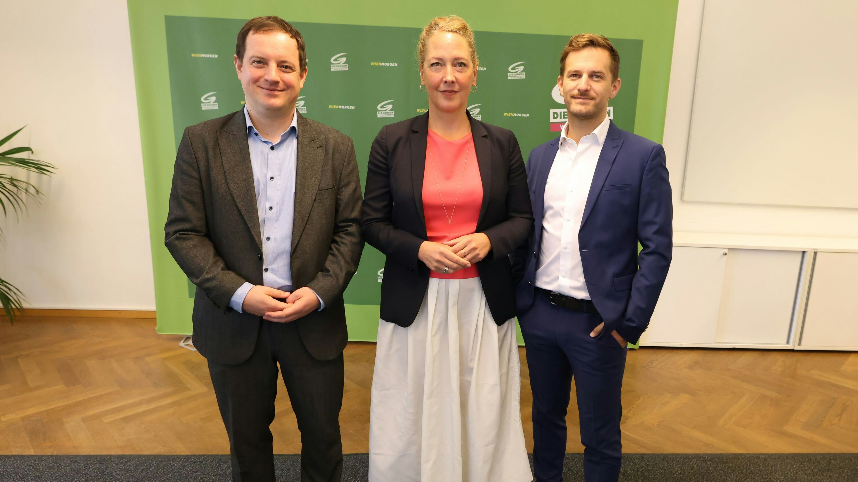 Georg Prack, Wohnsprecher und Grüner Klubobmann und die Parteivorsitzenden Judith Pühringer und Peter Kraus (v.l.).