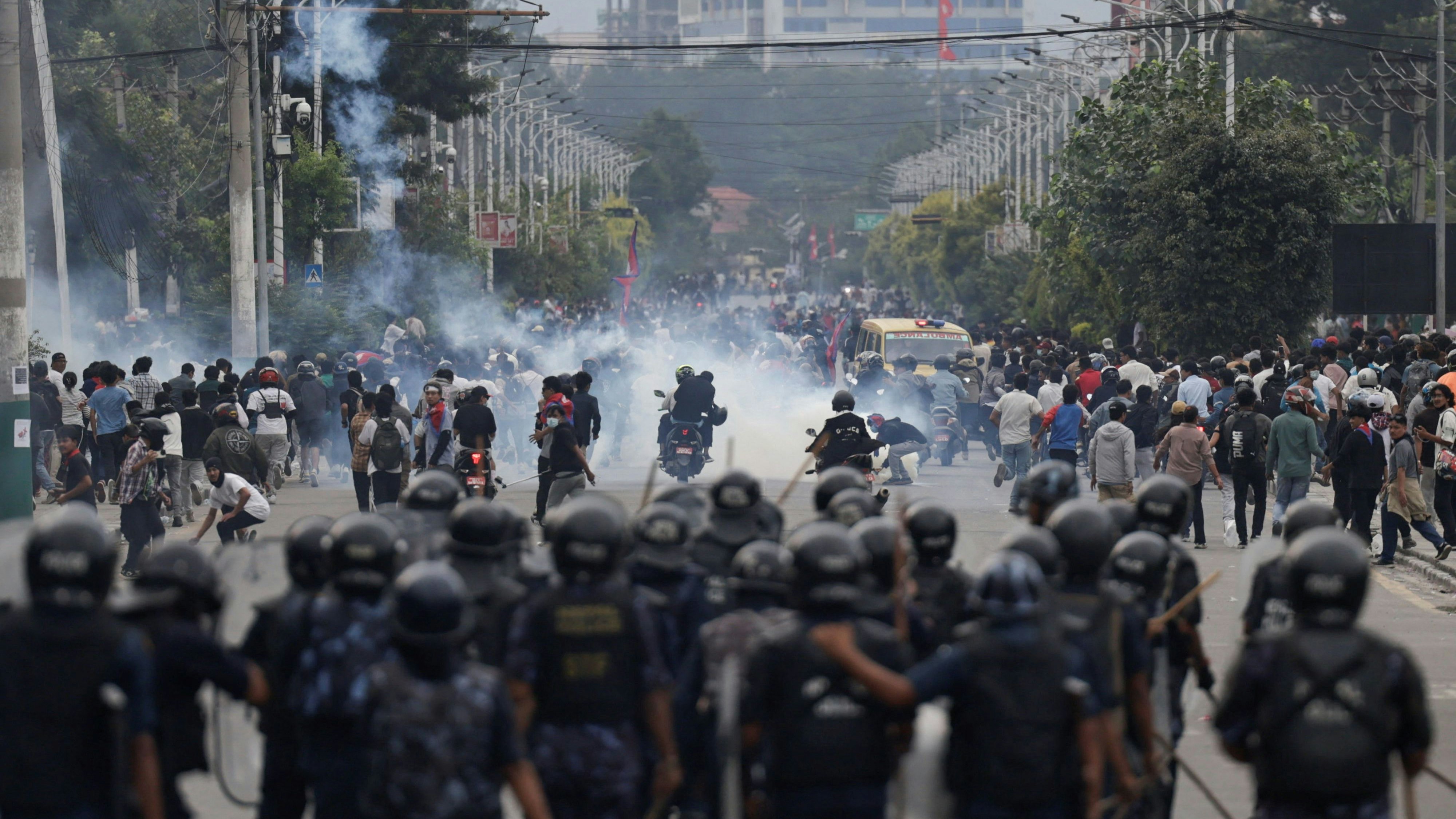 Heute.at - Proteste gegen Social-Media-Sperrung eskalieren