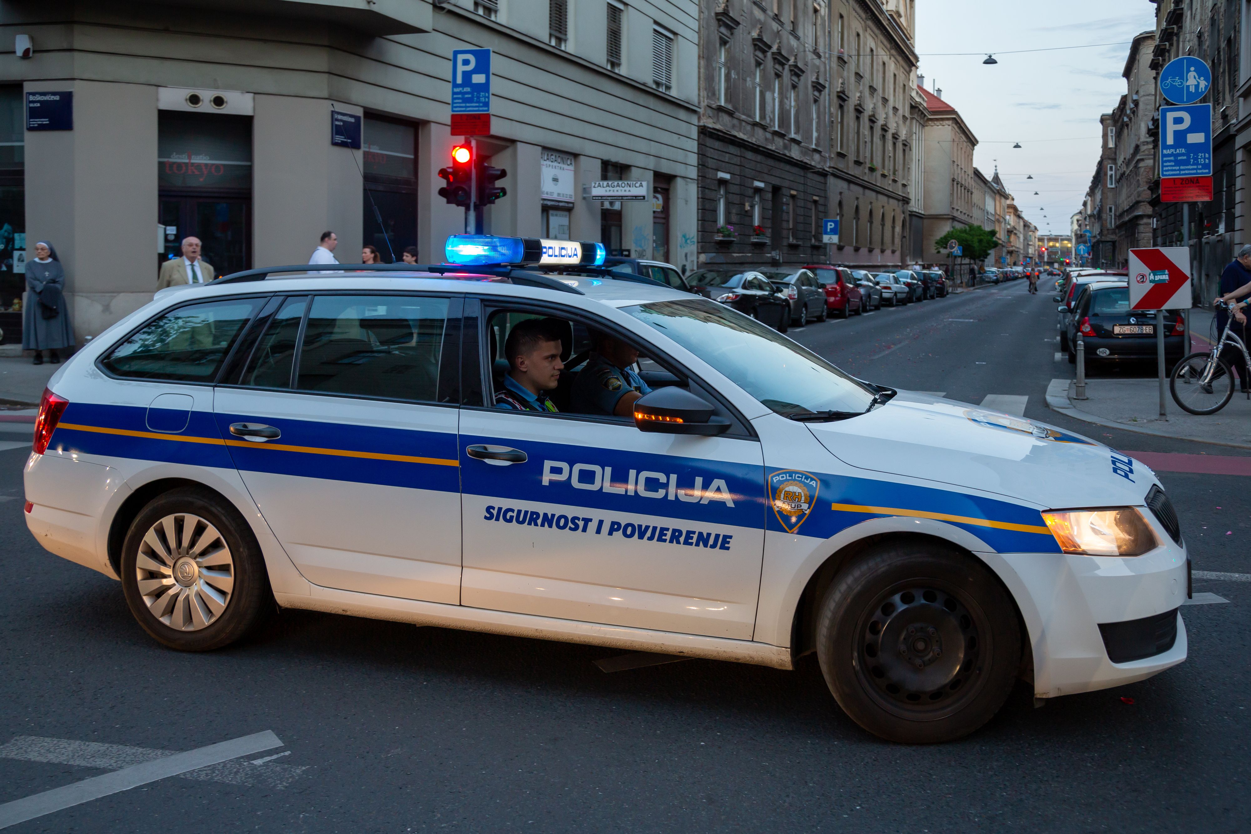 Die 69-jährige Hebamme befindet sich in Untersuchungshaft.