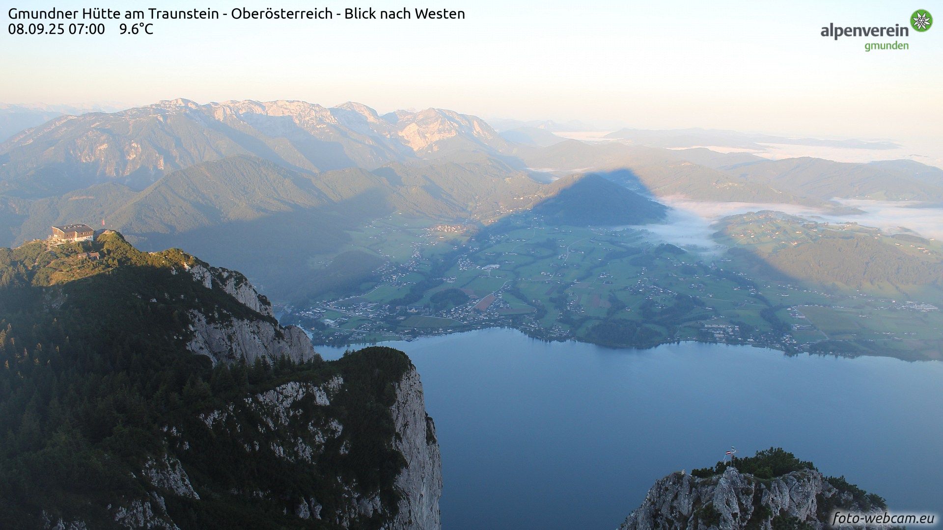 Sonnenaufgang auf dem Traunstein: Blick nach Westen.