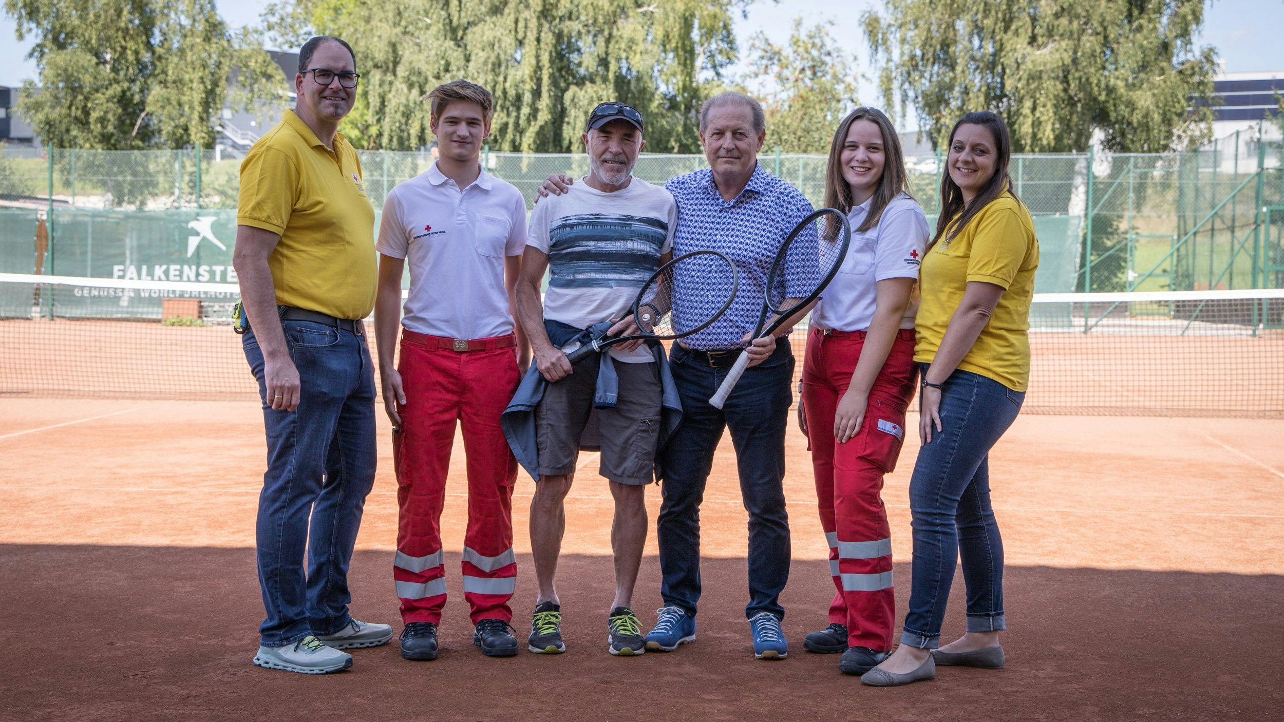 Franz Hochreiter mit seinen Lebensrettern (v.l.): Martin Gossenreiter, Laurenz Vierlinger, Ersthelfer Johann Rehberger, Franziska Nimmervoll und Theresa Gossenreiter.