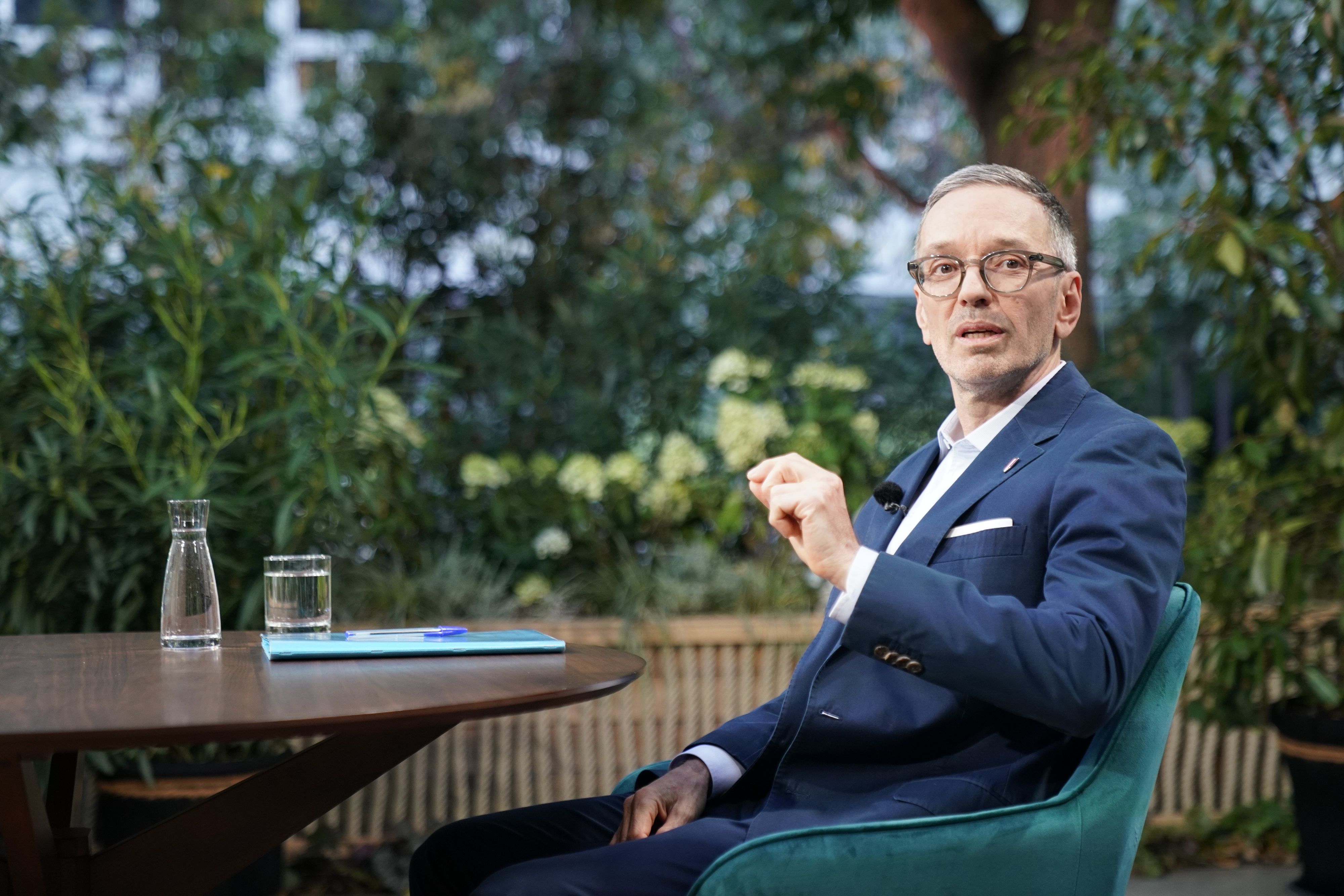 FPÖ-Chef Herbert Kickl war am Montagabend im ORF-Sommergespräch zu Gast. Im Anschluss fand in ORF III das Sommer(nach)gespräch statt.