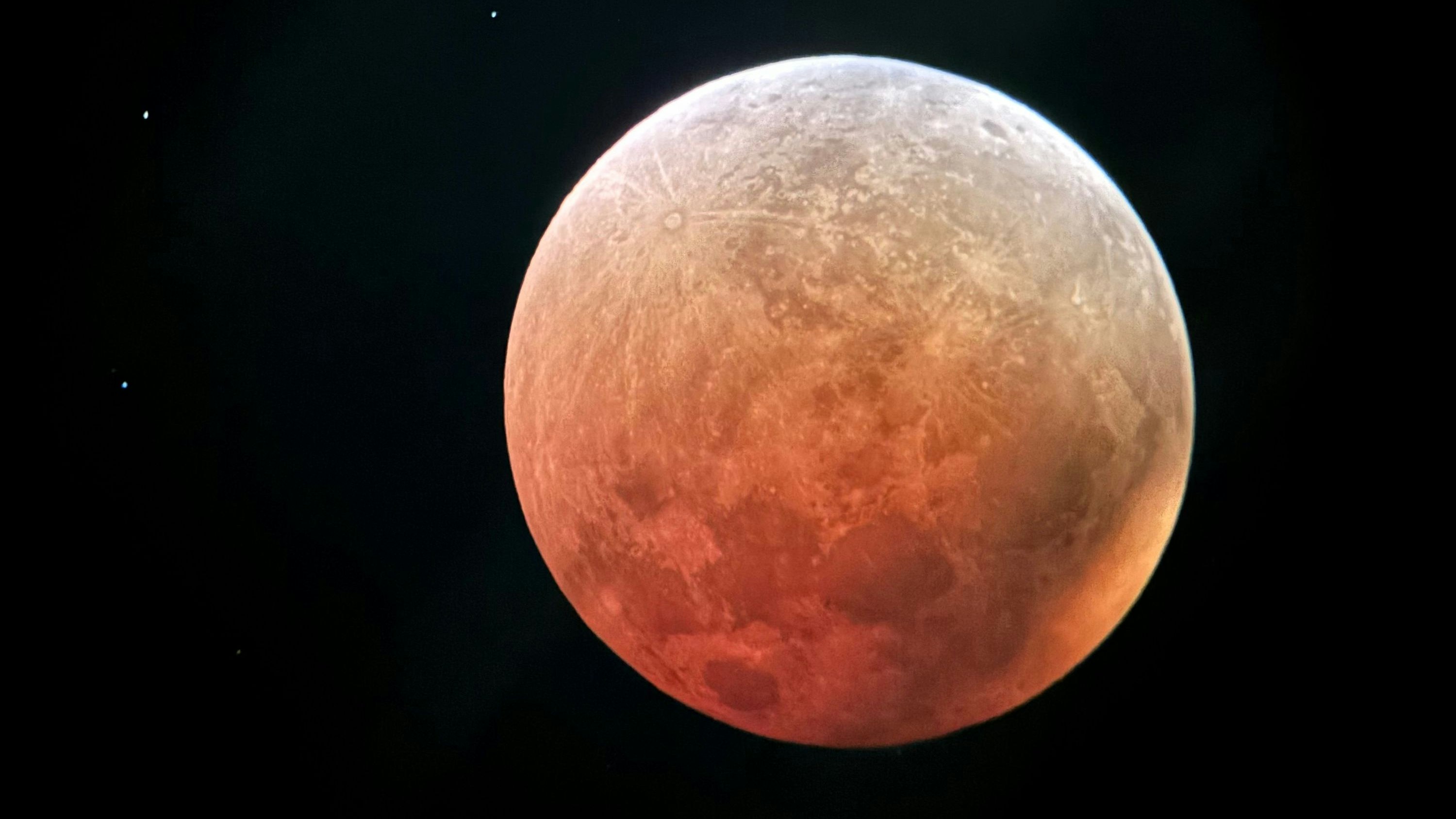 Heute.at - Blutmond in Österreich: Das sind die besten Fotos