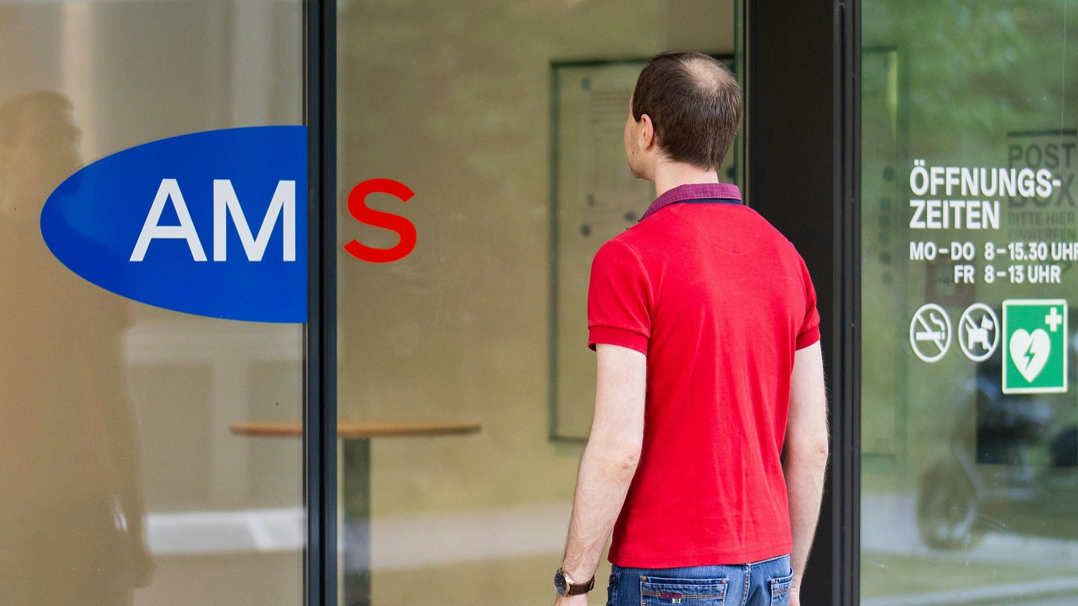 Heute.at - AMS-Bezieher auf Urlaub: Muss ich dafür in den Knast?