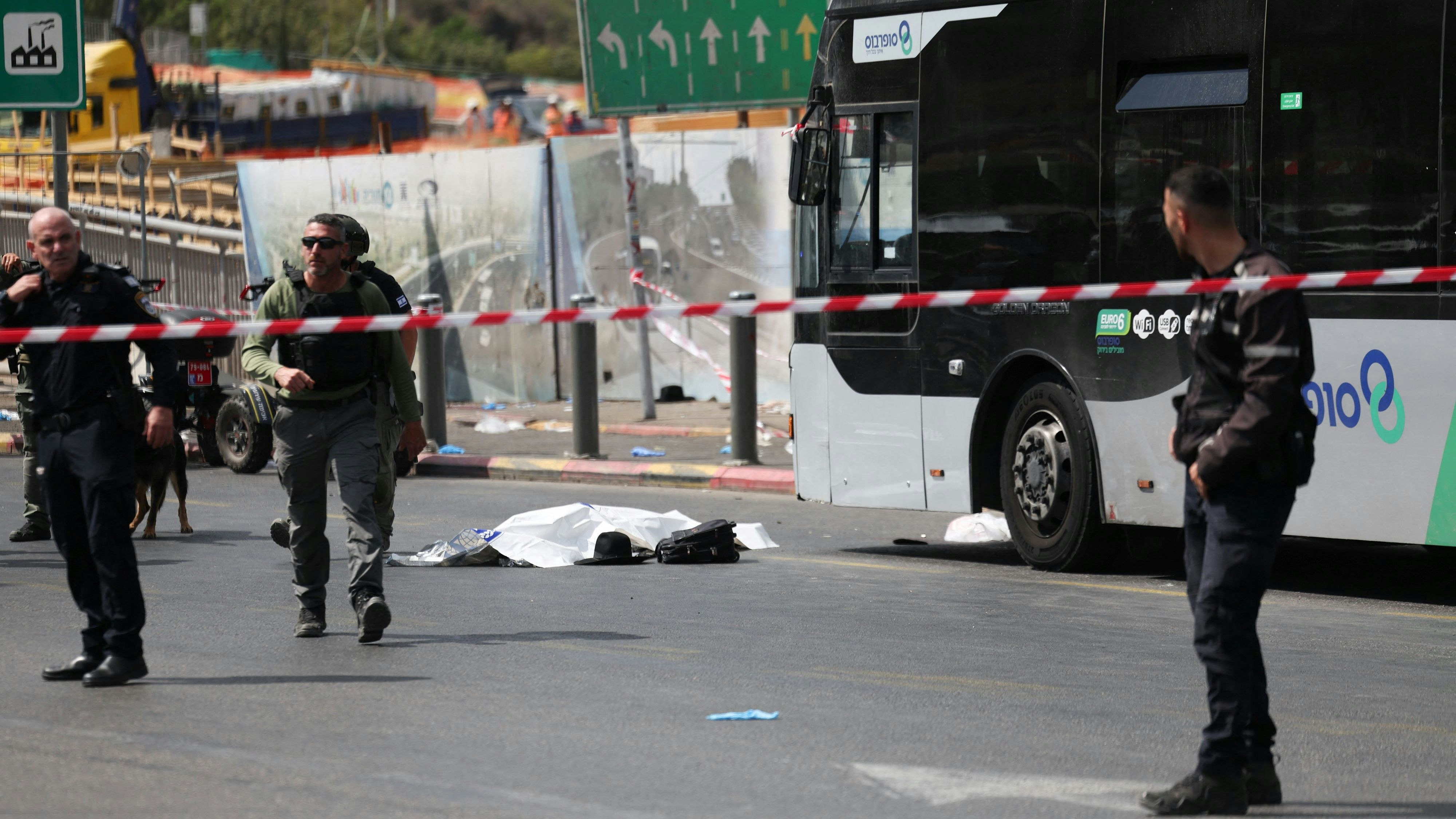 Heute.at - Vier Tote bei mutmaßlicher Terror-Attacke in Jerusalem