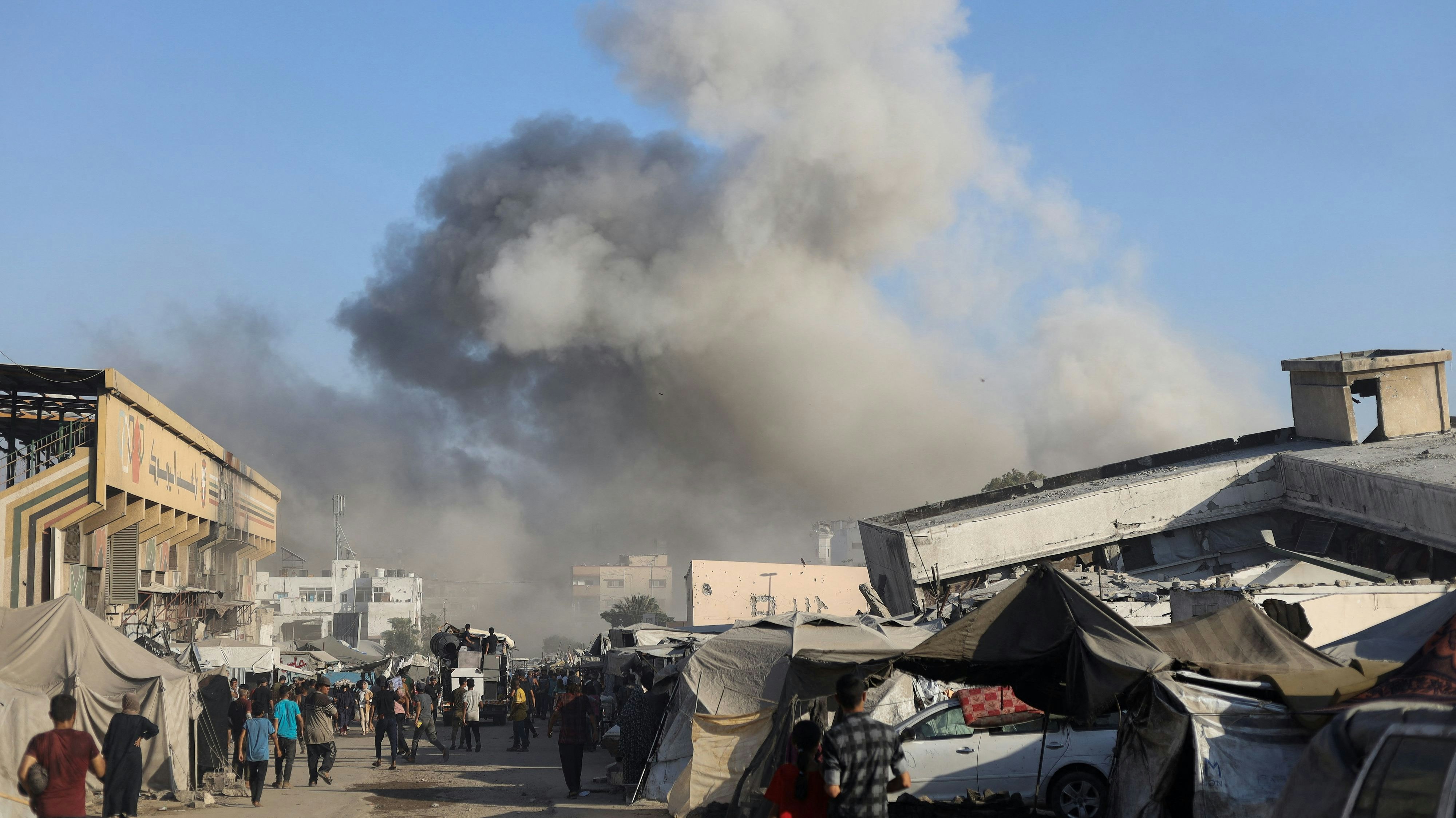 Smoke rises following an Israeli strike on the evacuated Al Jazeera Club where displaced people were sheltering, in Gaza City, September 7, 2025. REUTERS/Khamis Al-Rifi