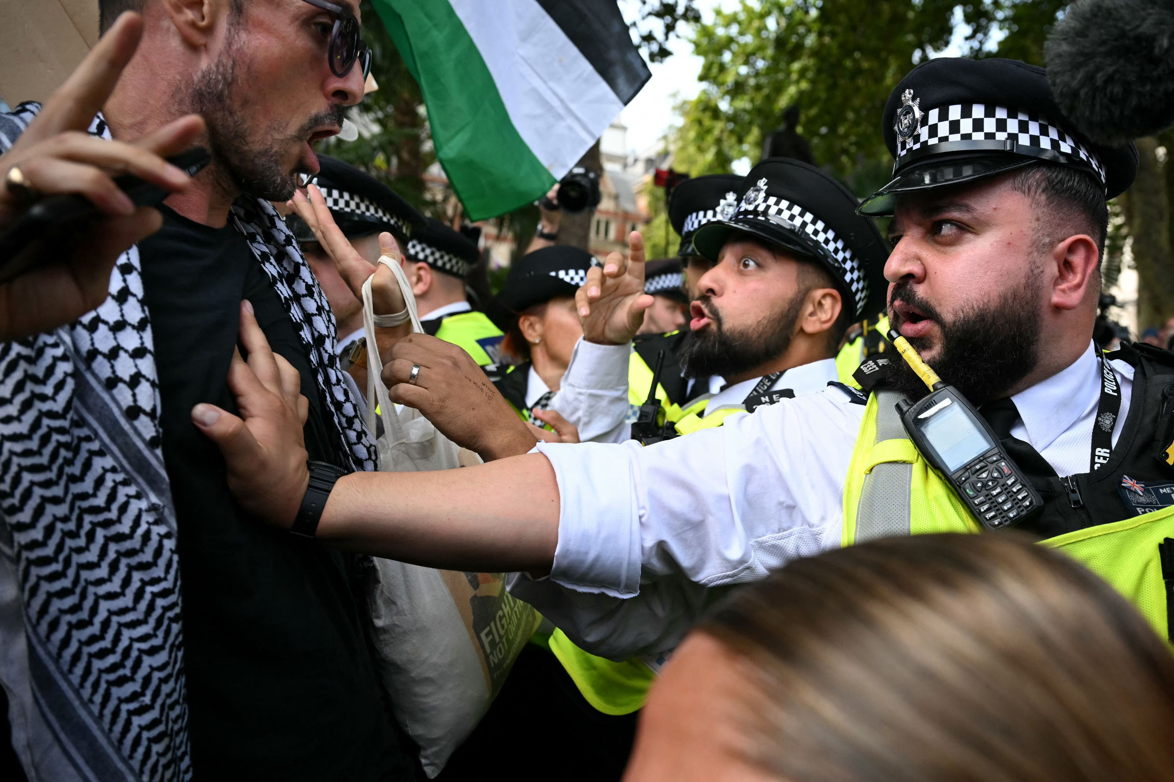 Londoner Polizisten am vergangenen Samstag: Die Nerven bei der Behörde liegen blank, für kommendes Wochenende wurde eine Urlaubssperre verhängt