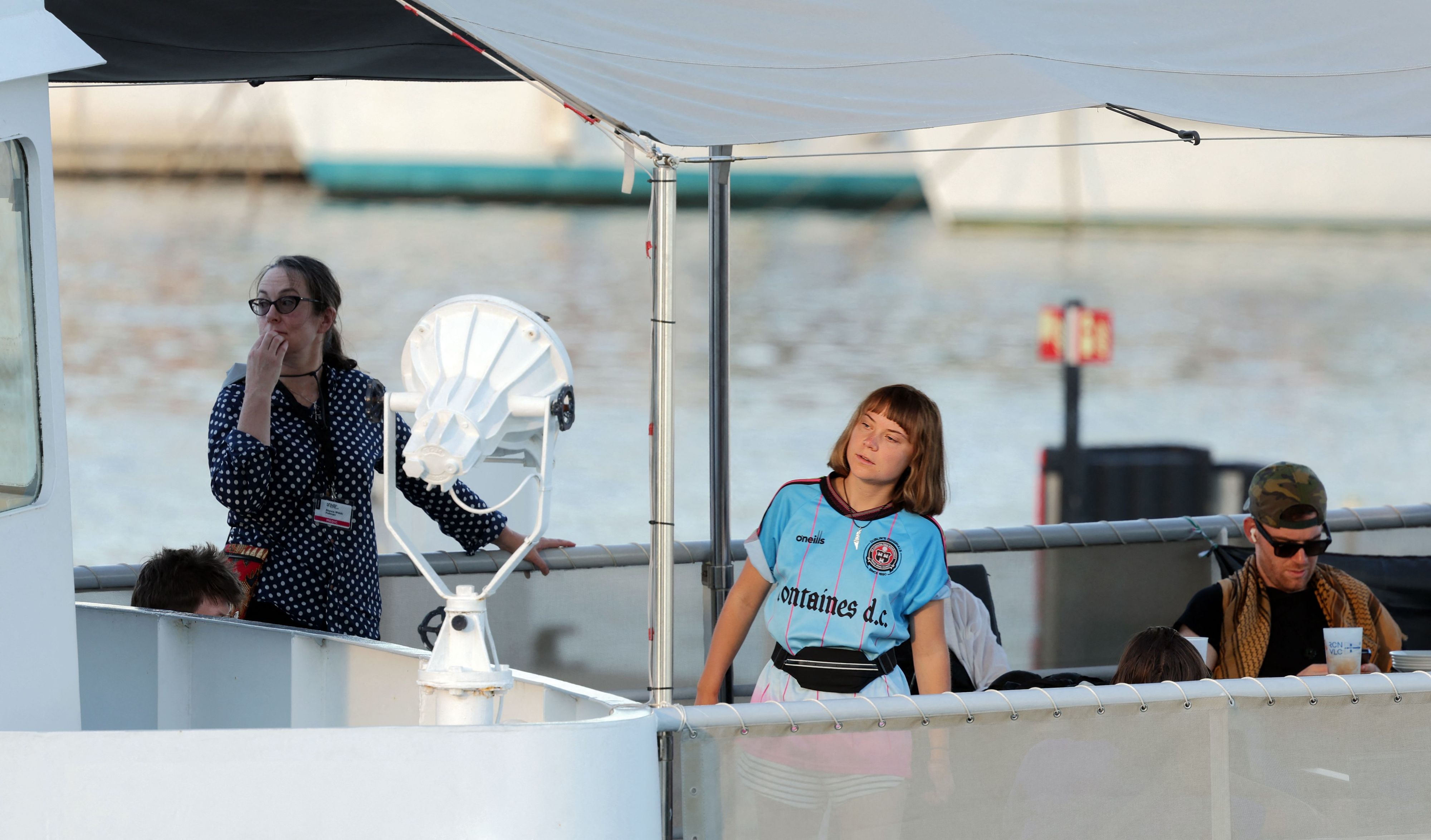 Ein Schiff mit Greta Thunberg an Bord soll von einer Drohne getroffen worden sein.