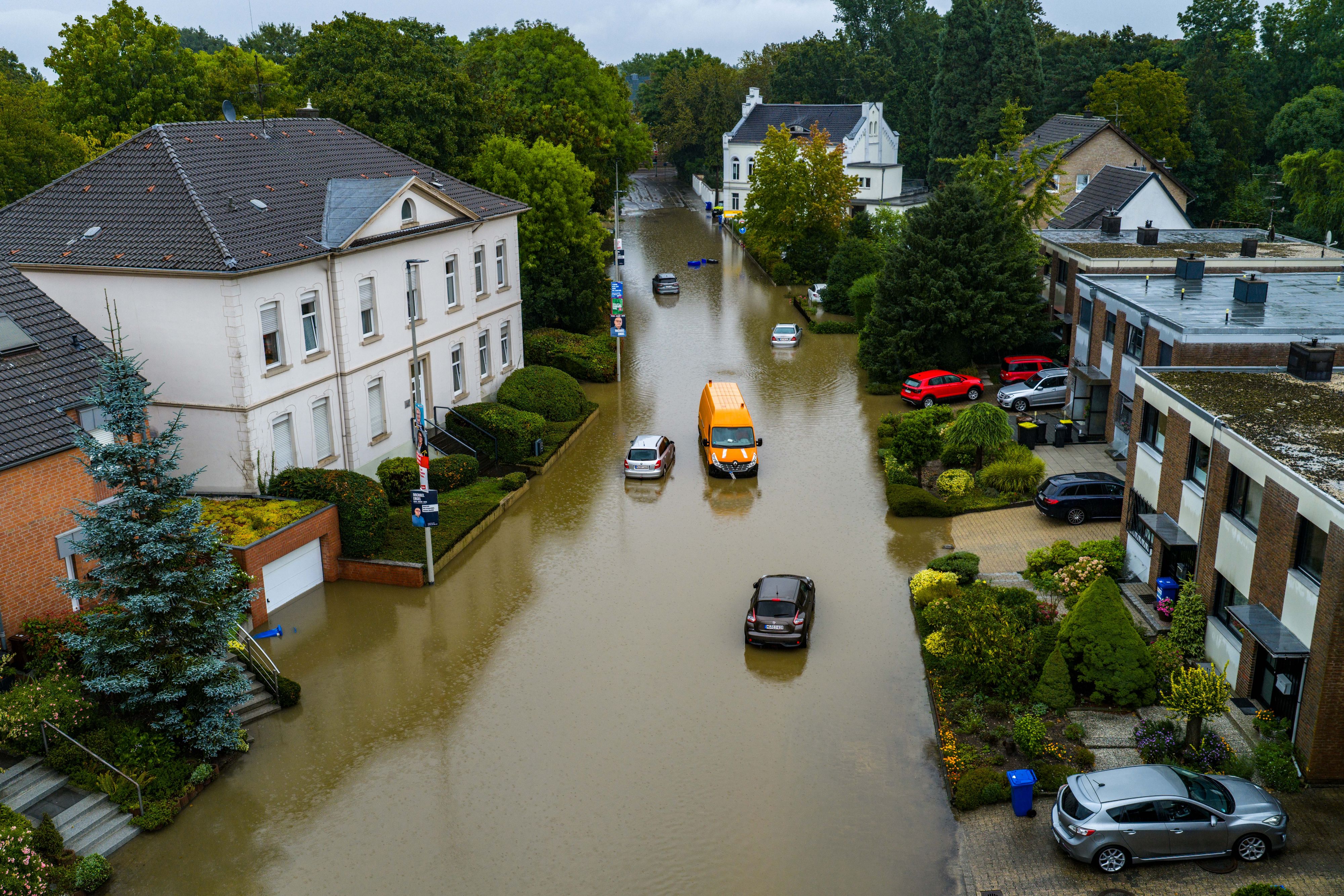 Im Westen von Deutschland kommt es derzeit aufgrund von Starkregen zu schweren Überschwemmungen.
