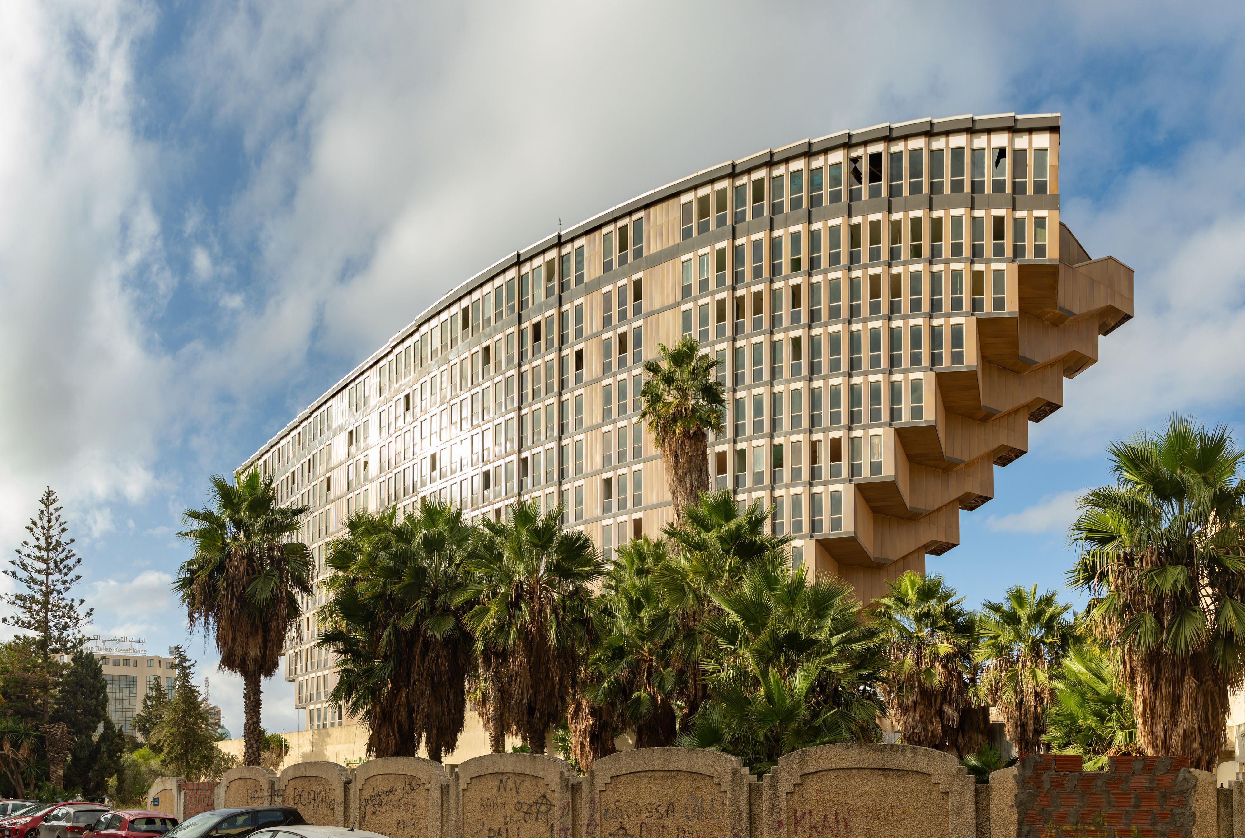 Das Hotel du Lac in Tunis wird dem Erdboden gleich gemacht.