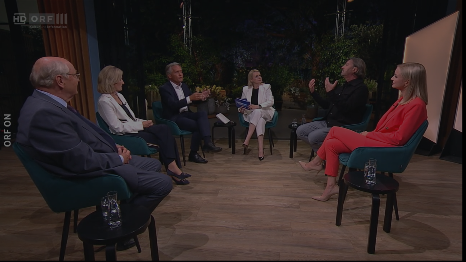 Die Runde im Nachgespräch – von links nach rechts: Badelt, Salomon, Westenthaler, Lorenz-Dittlbacher, Pammesberger und Singer.