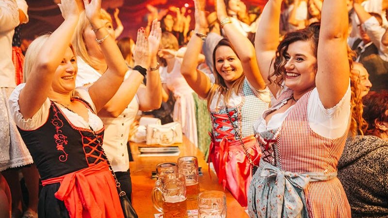 Von 18.9. bis 4.10. wird auf der Brunner Wiesn wieder gefeiert, geschmaust und getanzt!
