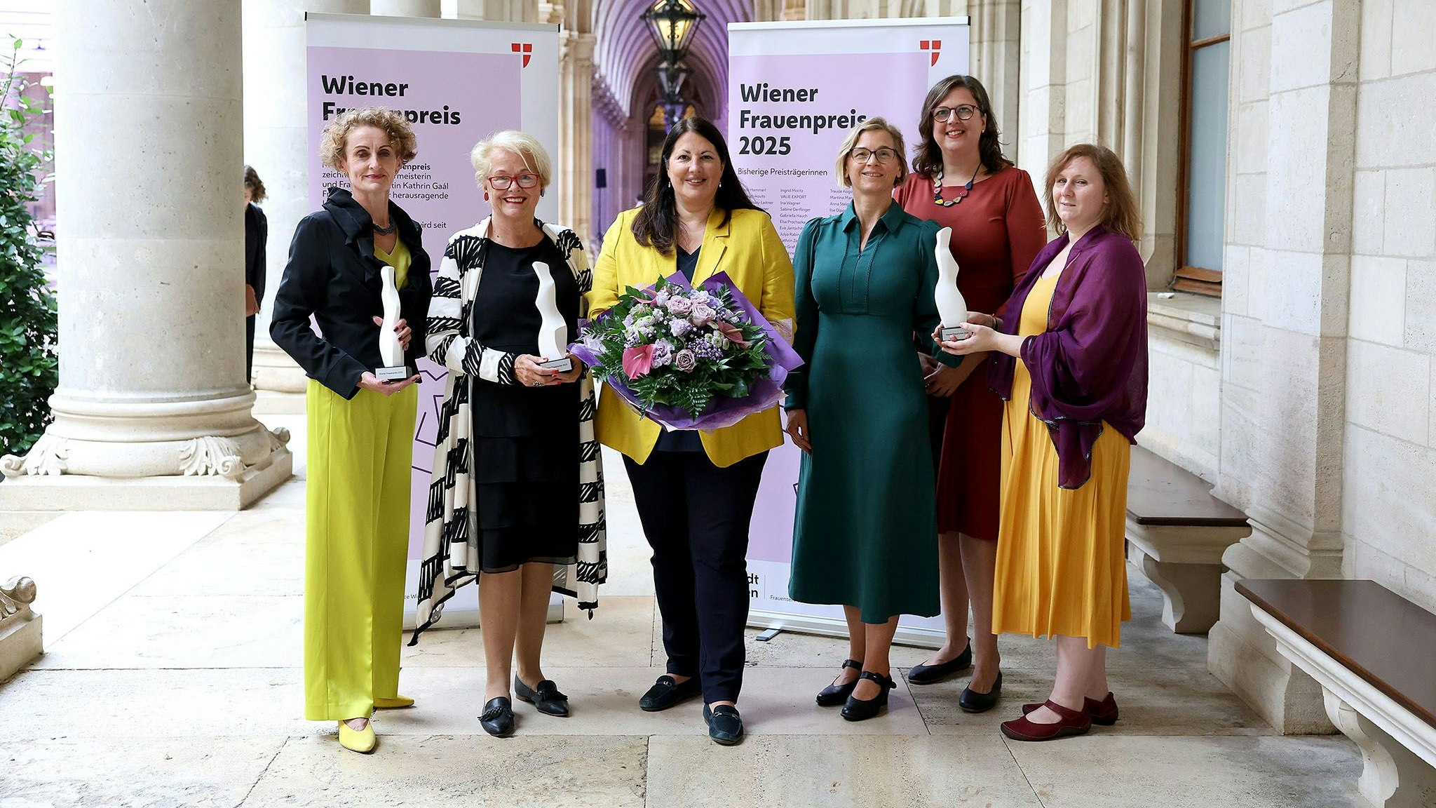 (v.l.) Christina Mayrhuber, Monika Salzer, Stadträtin Kathrin Gaál, Julia Moser, Heidemarie Egger und Eva Maria Fink (alle Verein FmB)