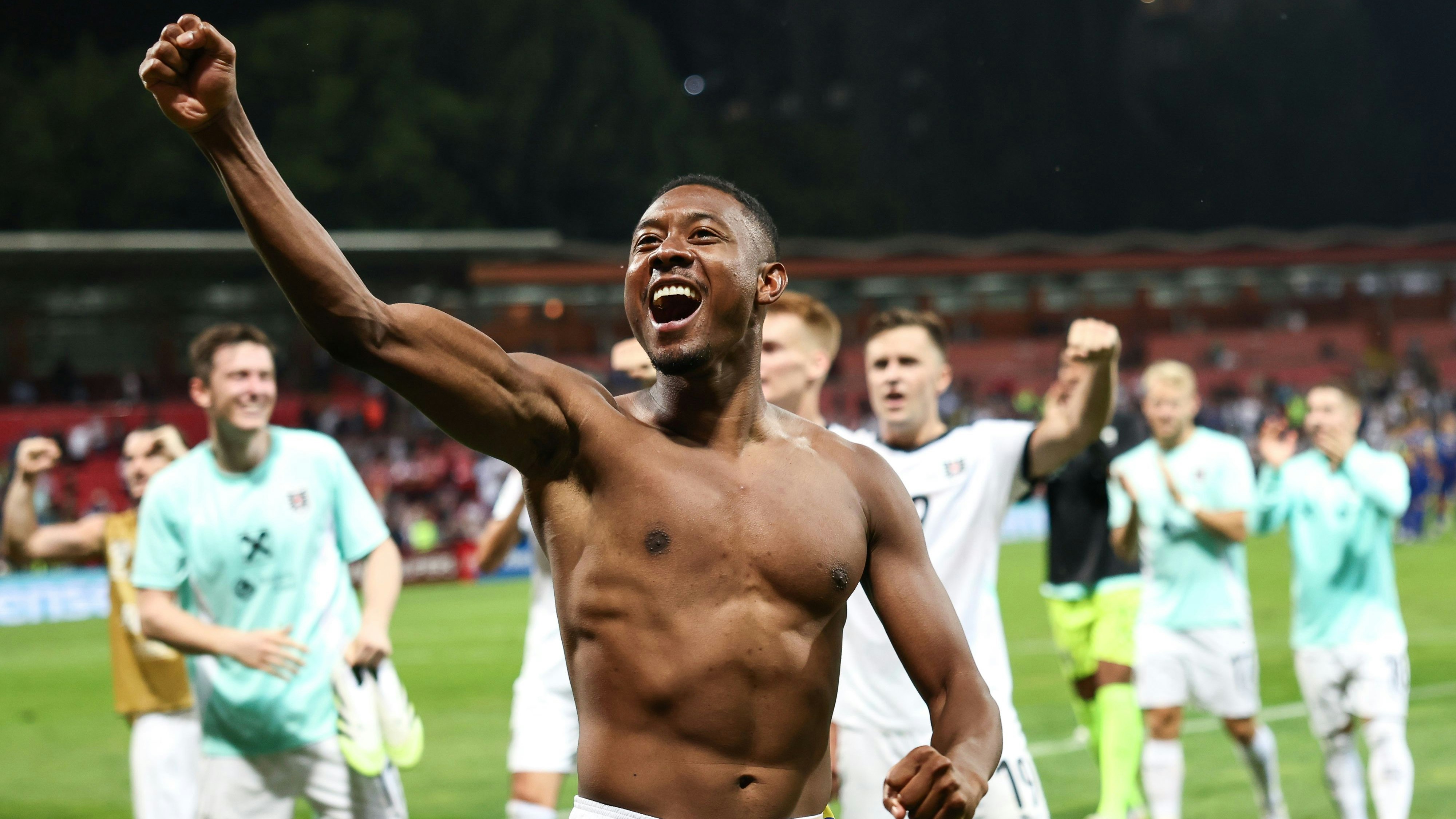 Österreichs Fußball-Stars bejubeln den Auswärtssieg in Bosnien. 