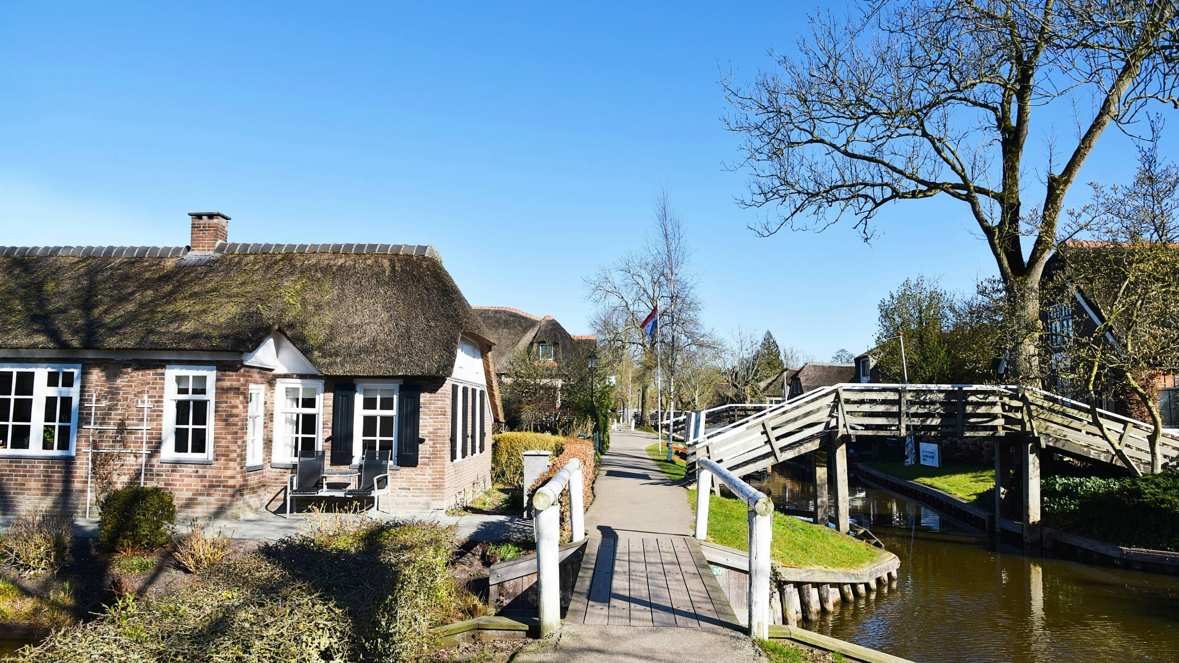 Das Dorf befindet sich am Rande eines Naturschutzgebietes.