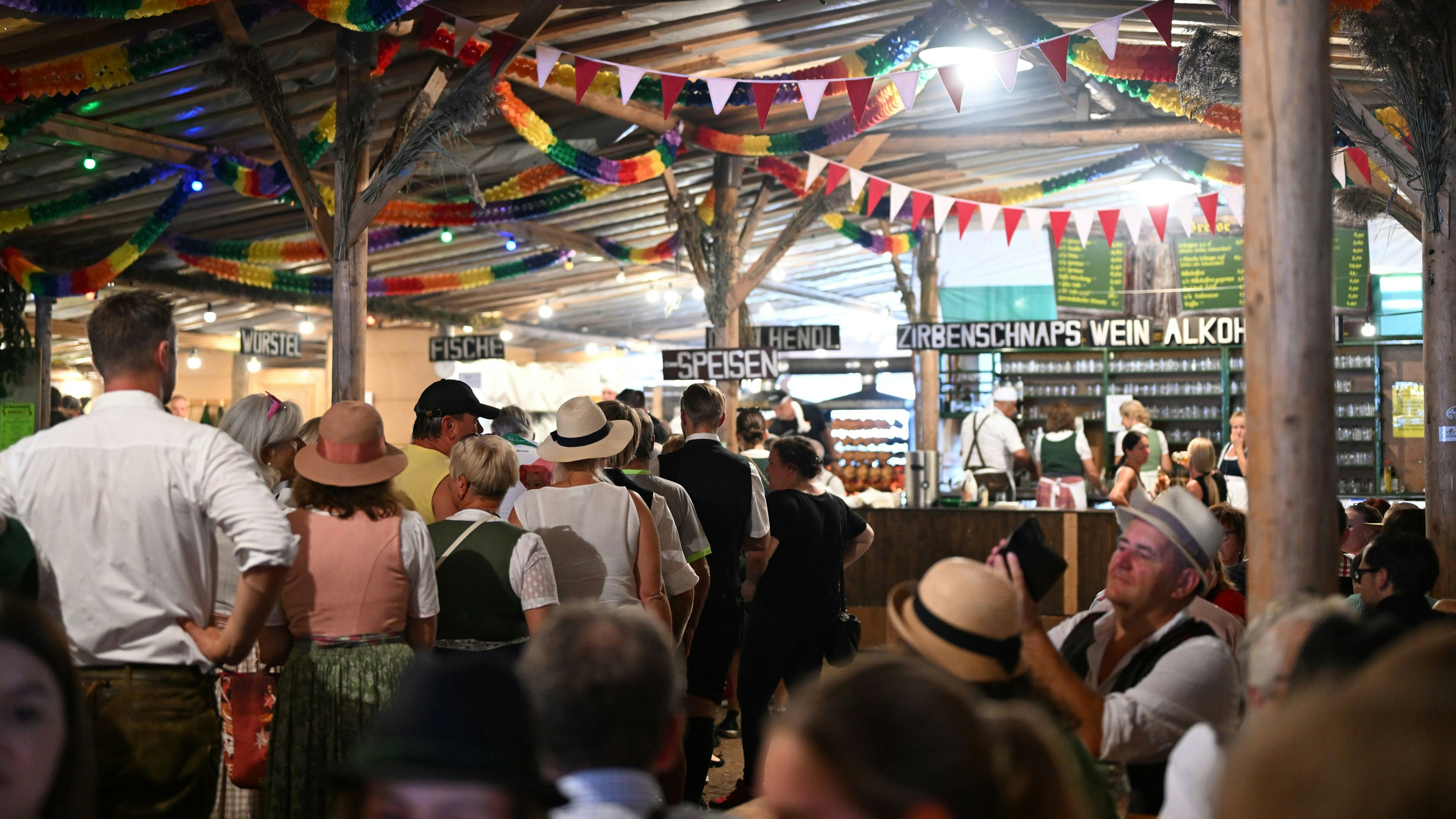Heute.at - Brutale Raubüberfälle beim Altauseer Kiritag aufgeklärt