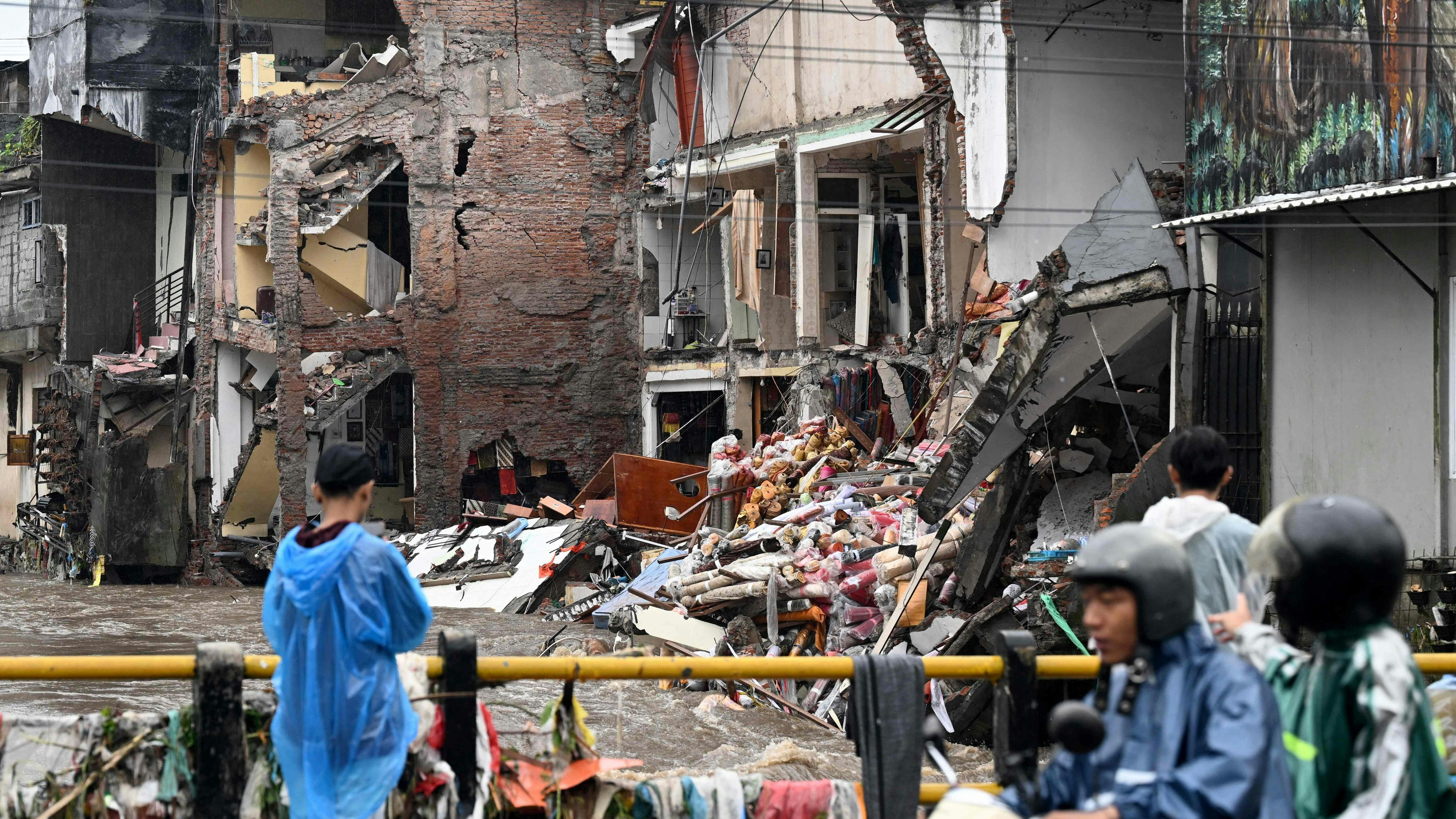 Heute.at - Flut-Katastrophe auf Urlaubsinsel – mindestens 6 Tote