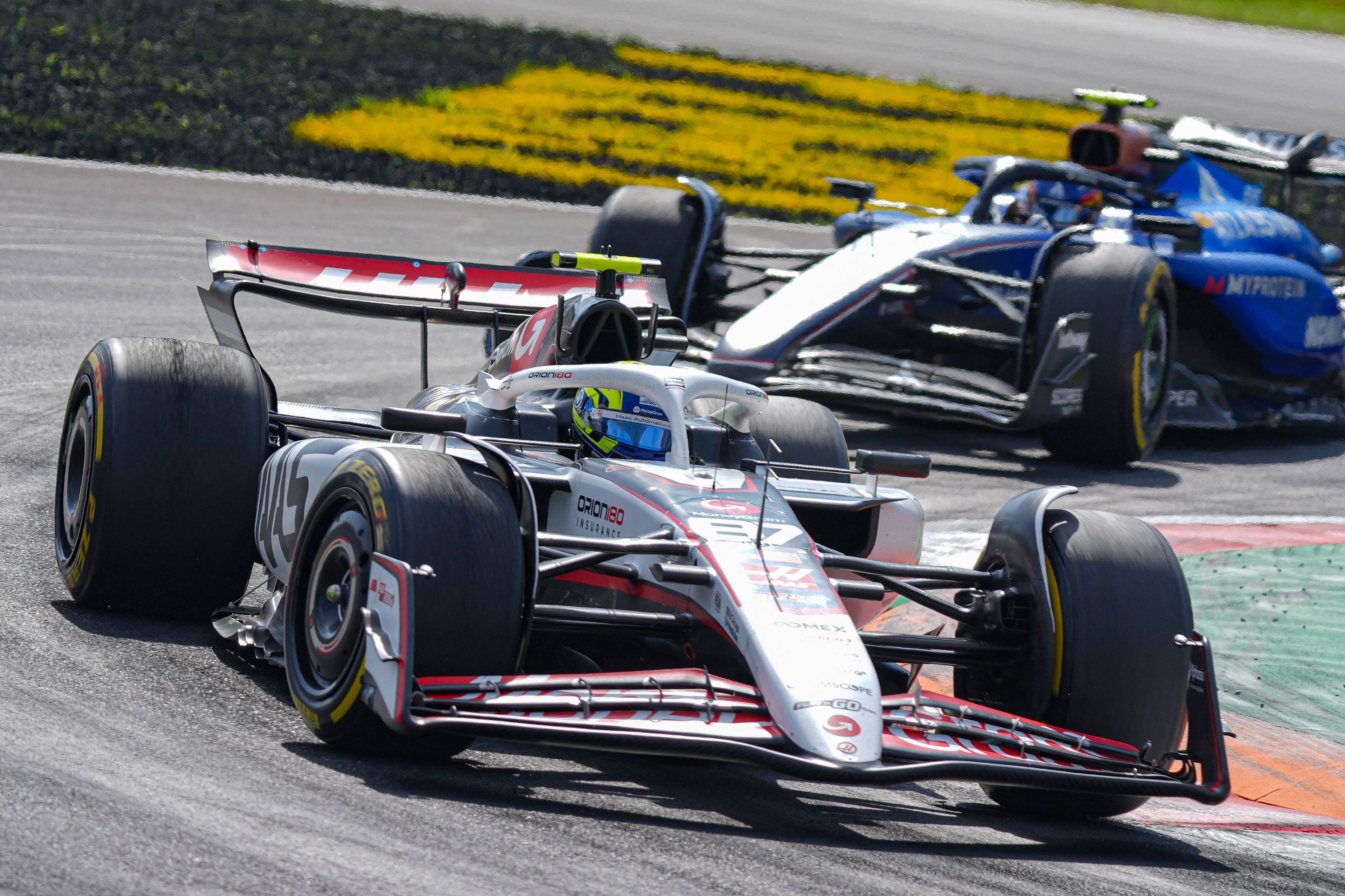 Formel-1-Rookie Oliver Bearman hält nun bereits bei zehn Strafpunkten. 